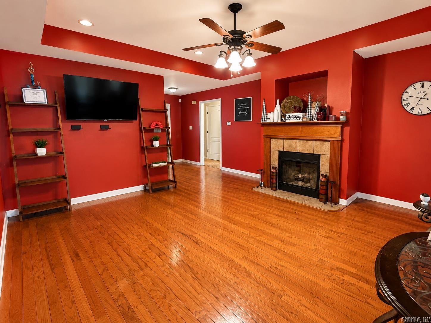 944 Neil Sain Loop Property Photo 3