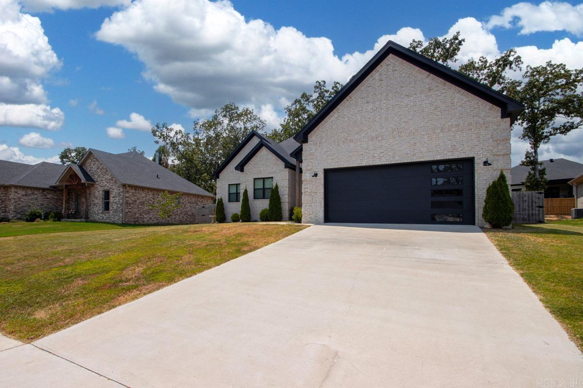 877 Oak Forest Circle Property Photo 4