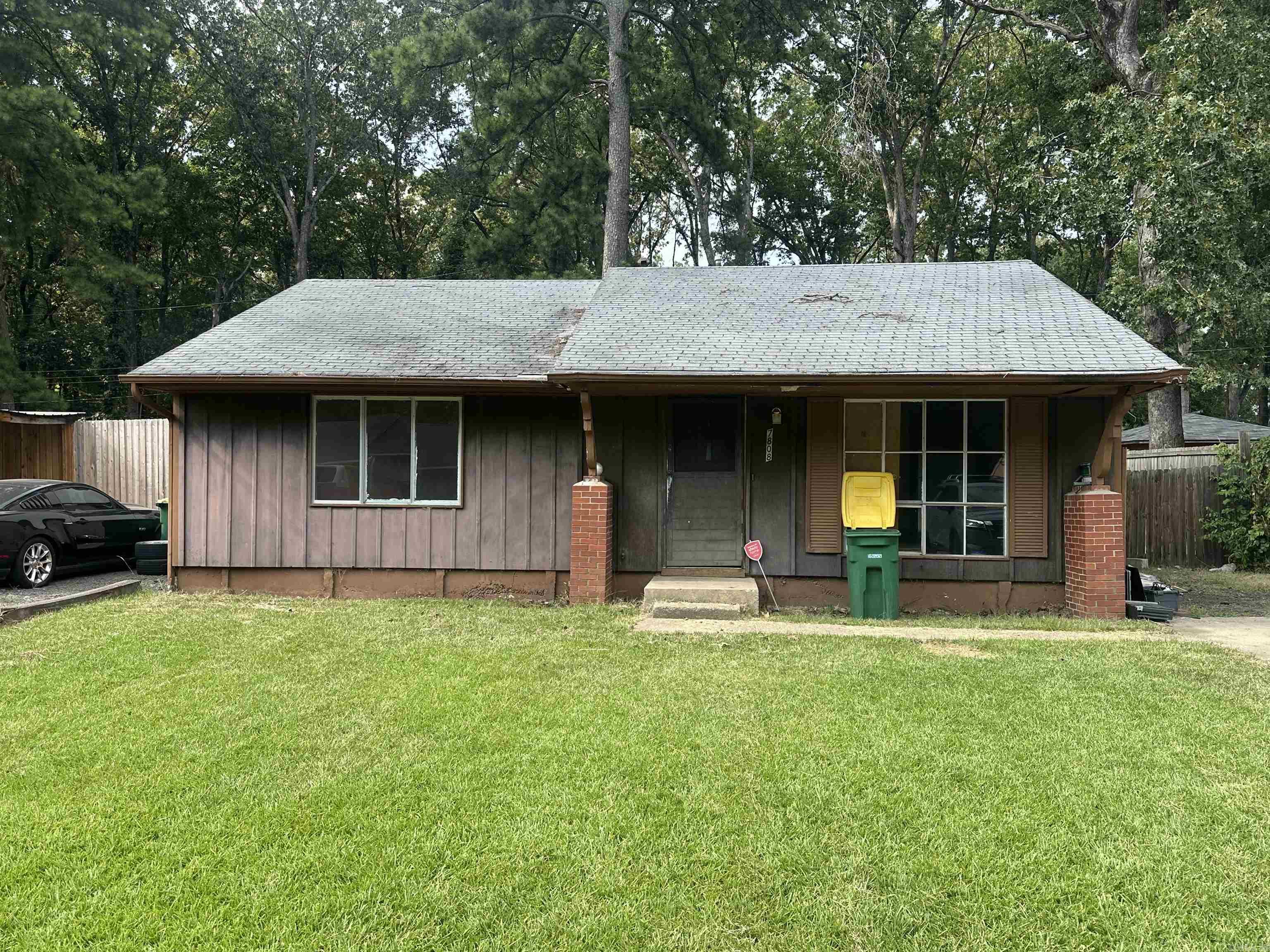 7808 Moore Dr Property Photo 1
