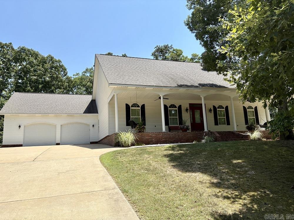 1185 Blue Grass Property Photo 3