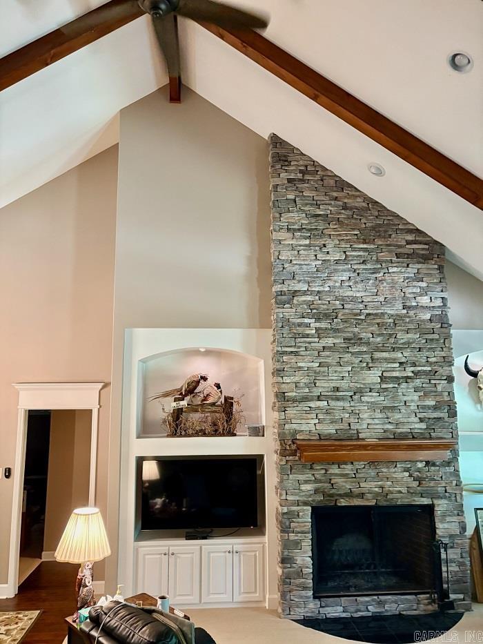 1185 Blue Grass Property Photo 4