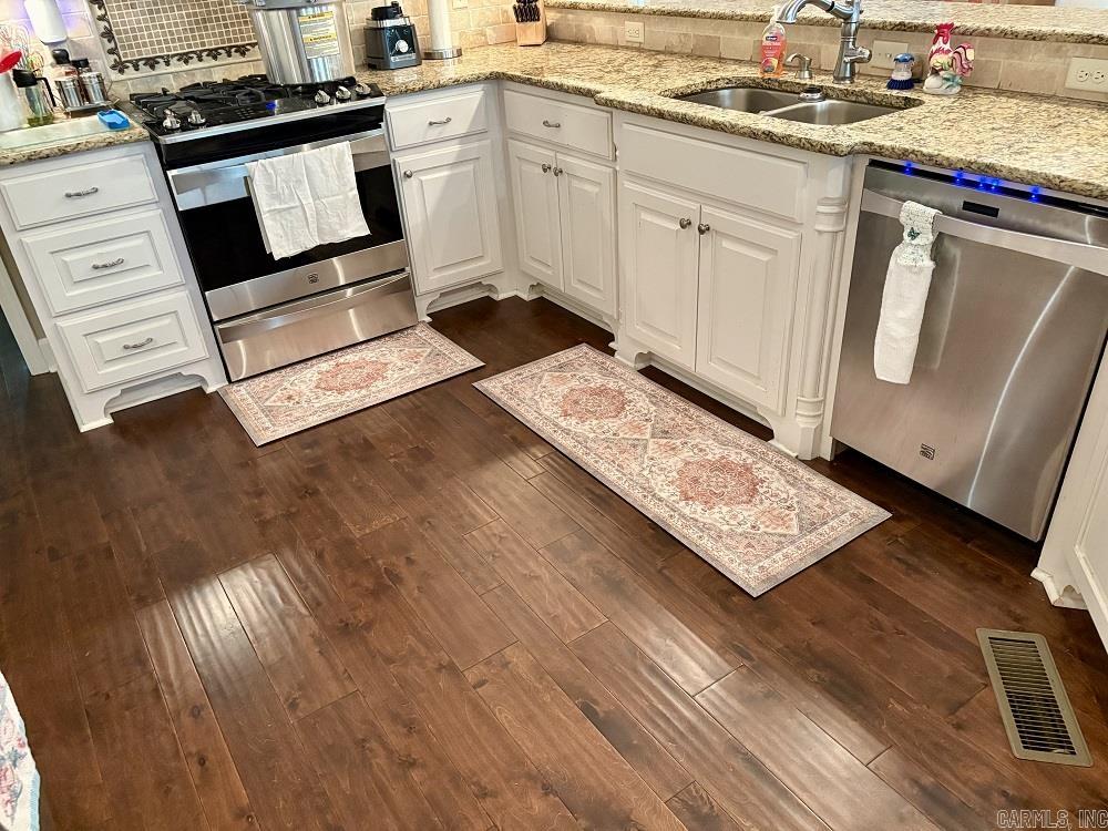 1185 Blue Grass Property Photo 8