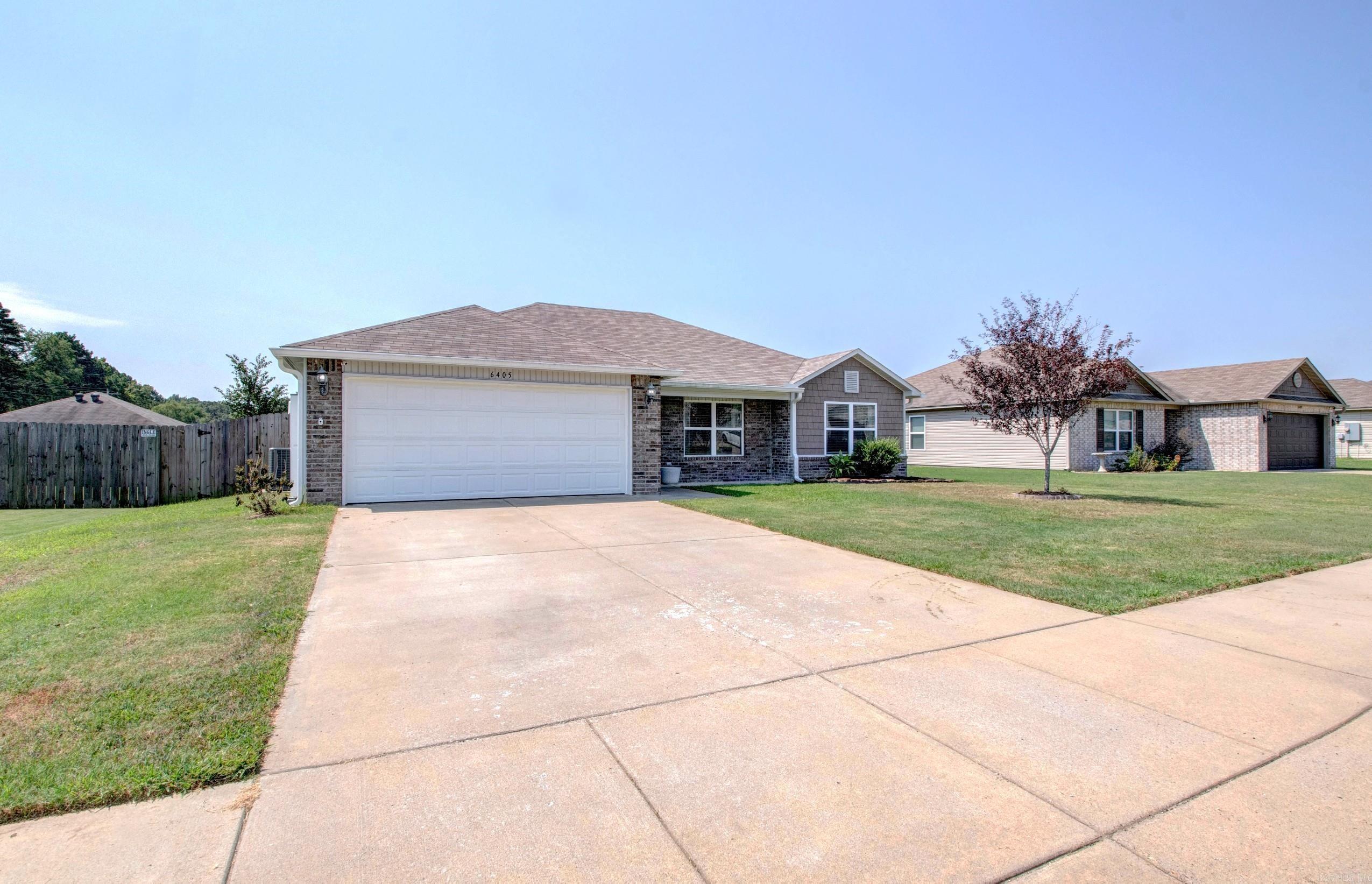 6405 Amalie Dr Property Photo 2
