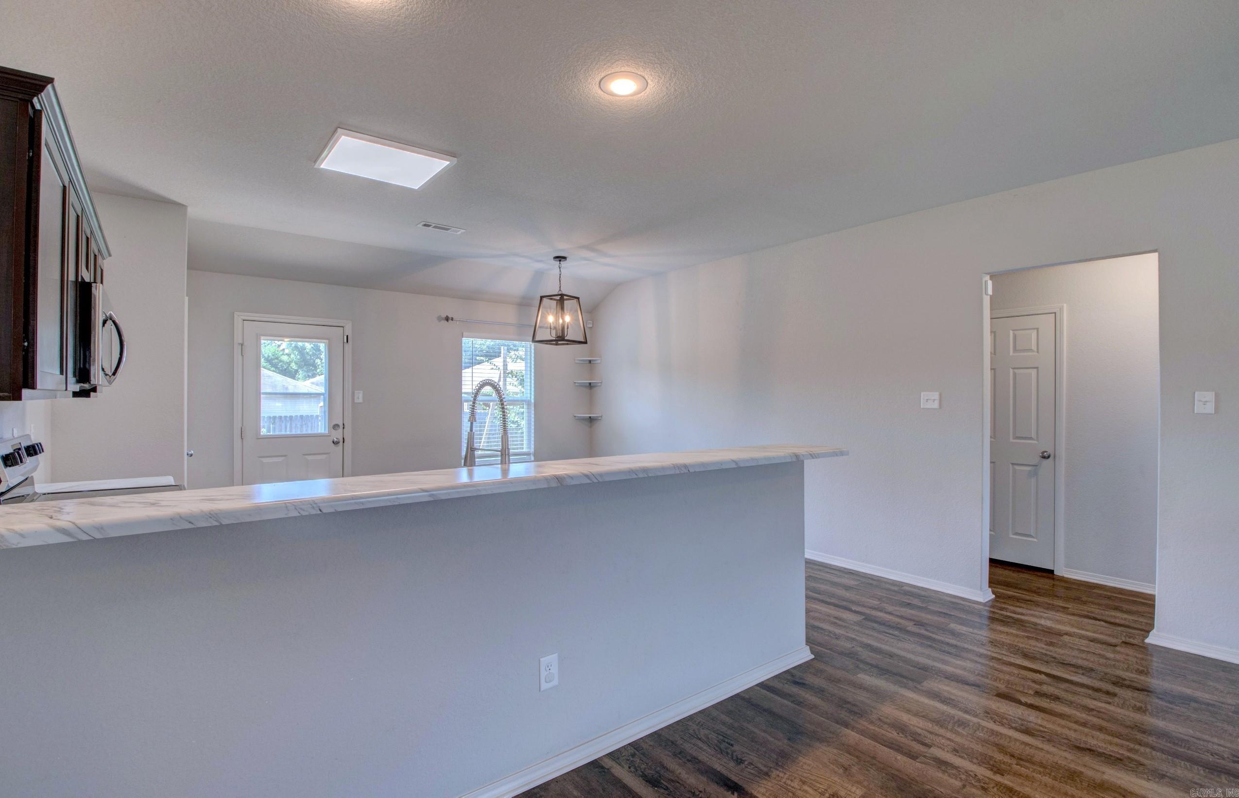6405 Amalie Dr Property Photo 14