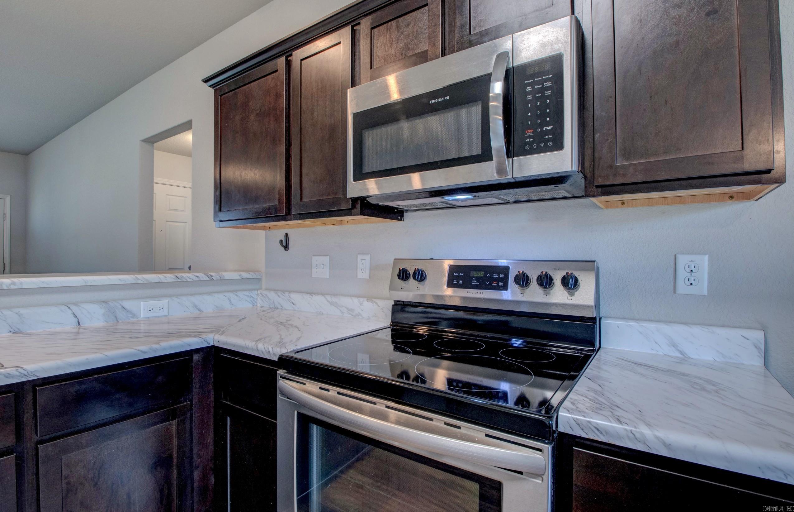 6405 Amalie Dr Property Photo 23