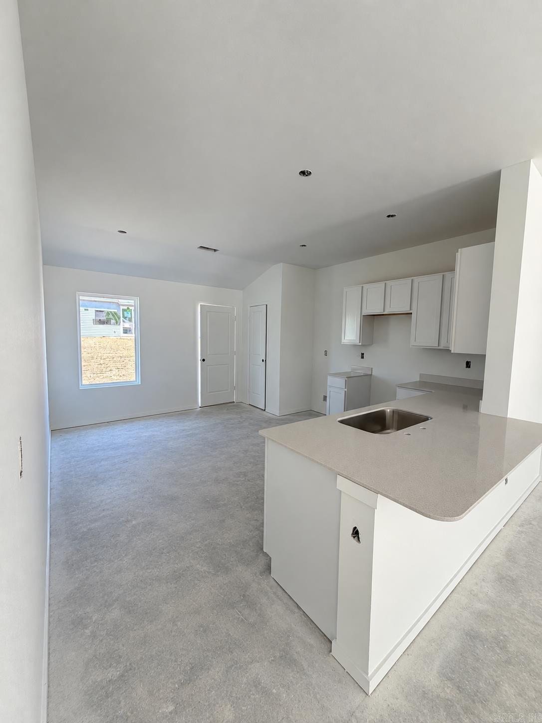 1553 Meadows Drive Property Photo 4