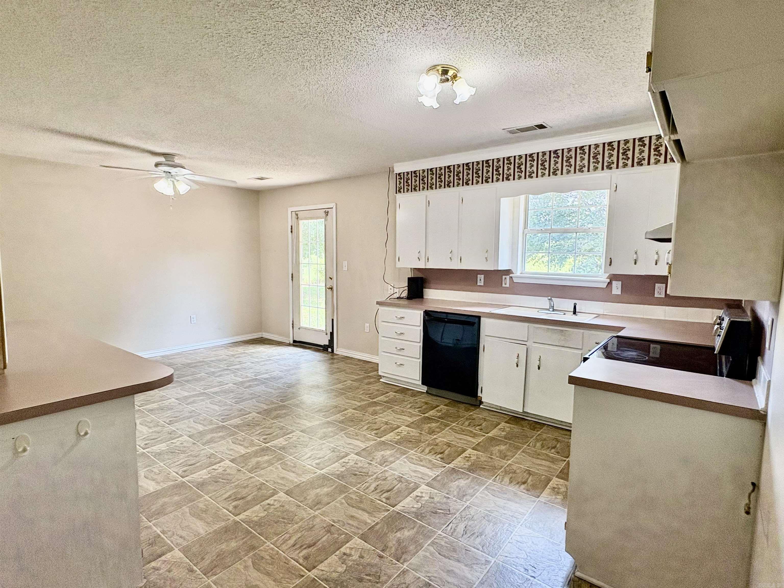 1809 Birchwood Drive Property Photo 3