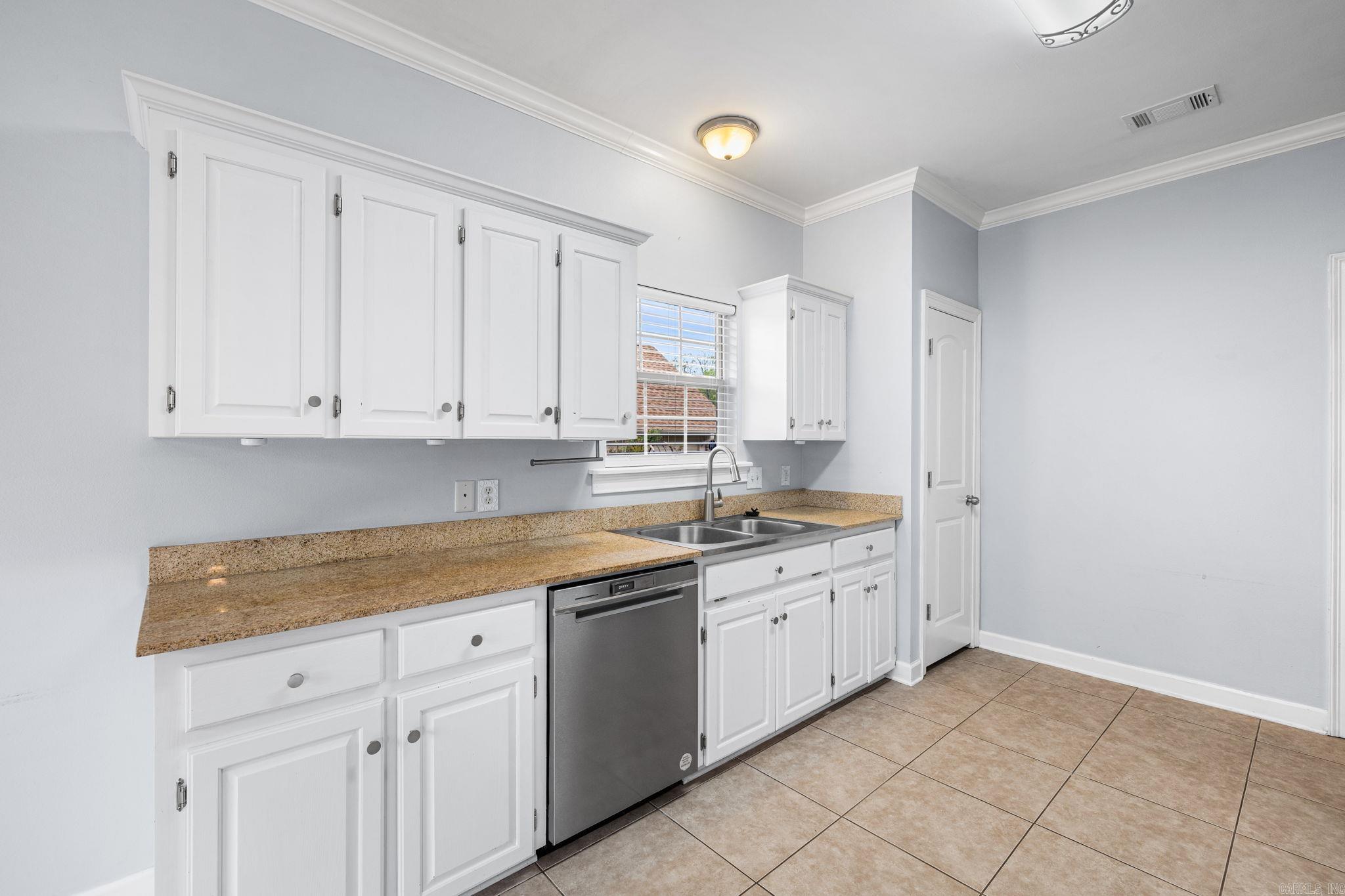516 Crepe Myrtle Loop Property Photo 9
