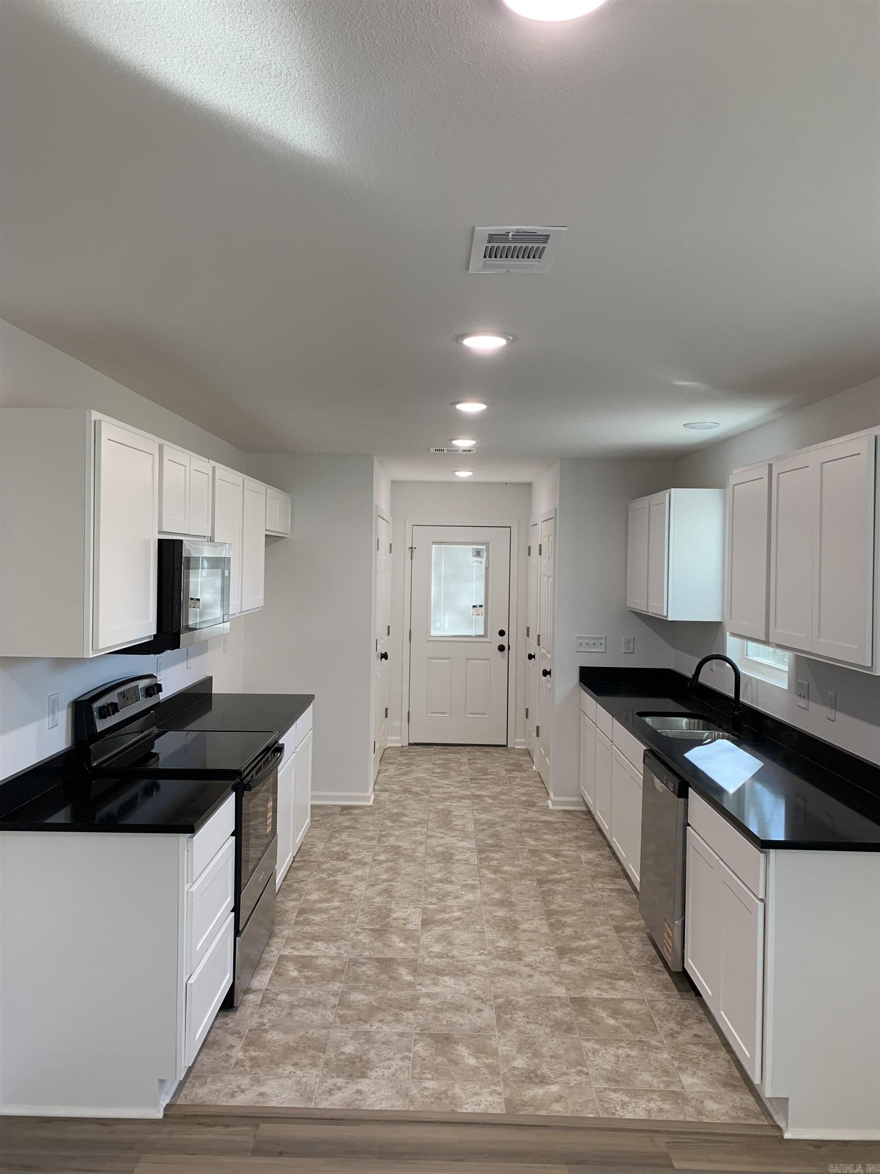 357 Westover Street Property Photo 8