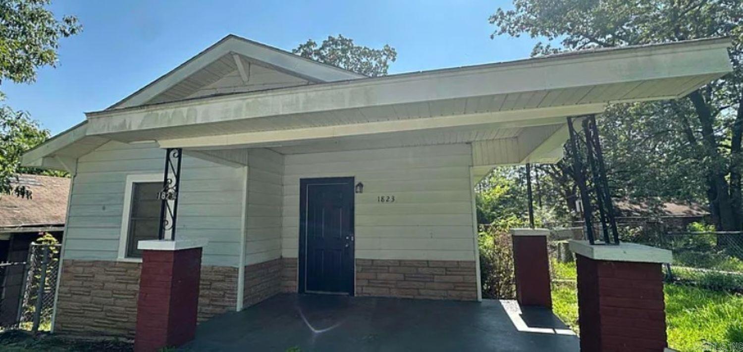 1823 Johnson Street Property Photo 1