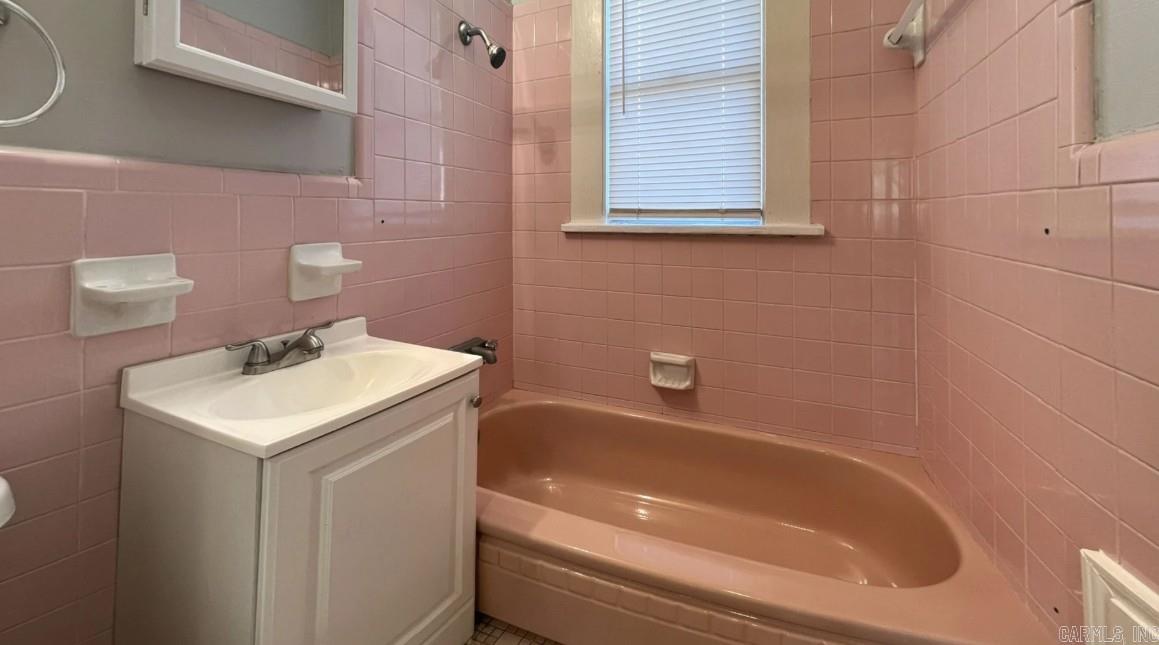 1823 Johnson Street Property Photo 2