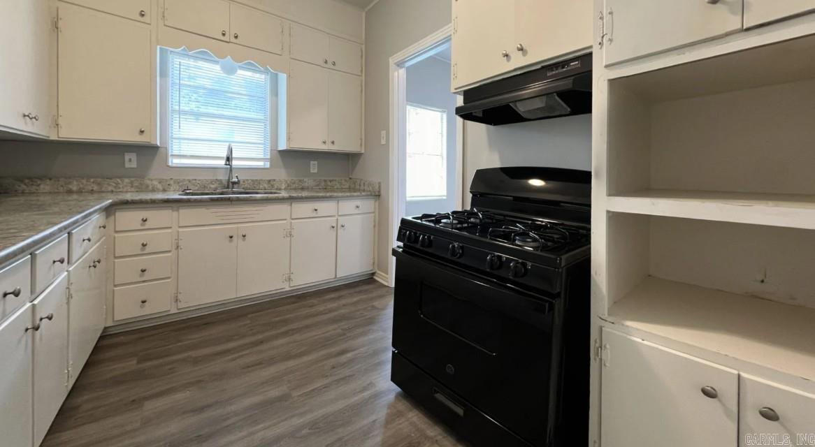 1823 Johnson Street Property Photo 4