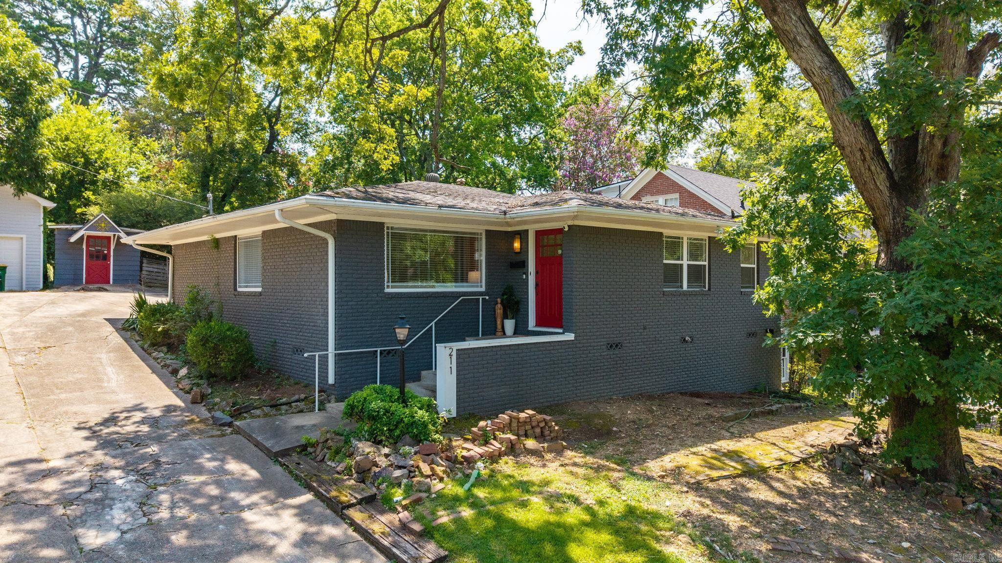 211 Colonial Court
