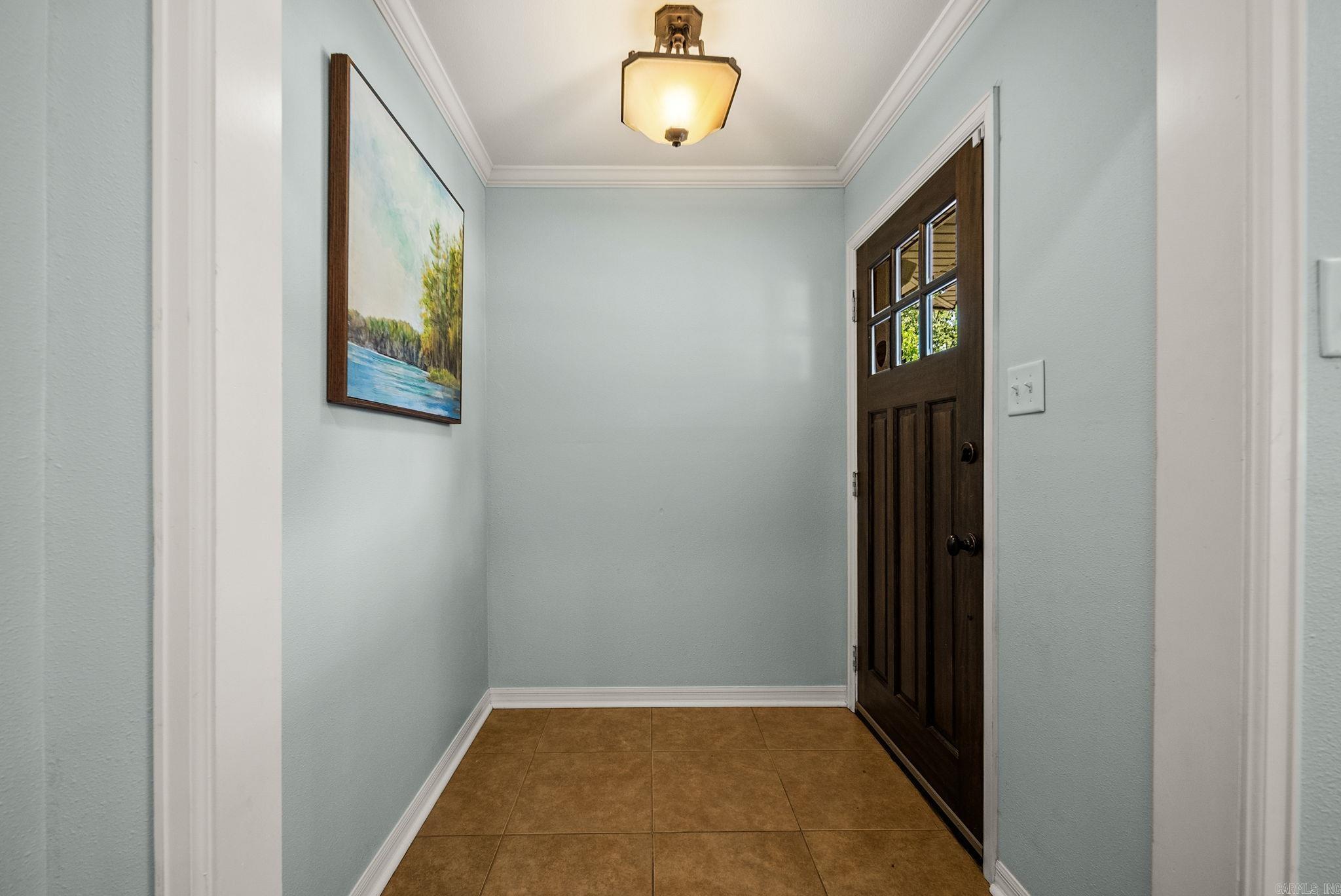 211 Colonial Court Property Photo 12
