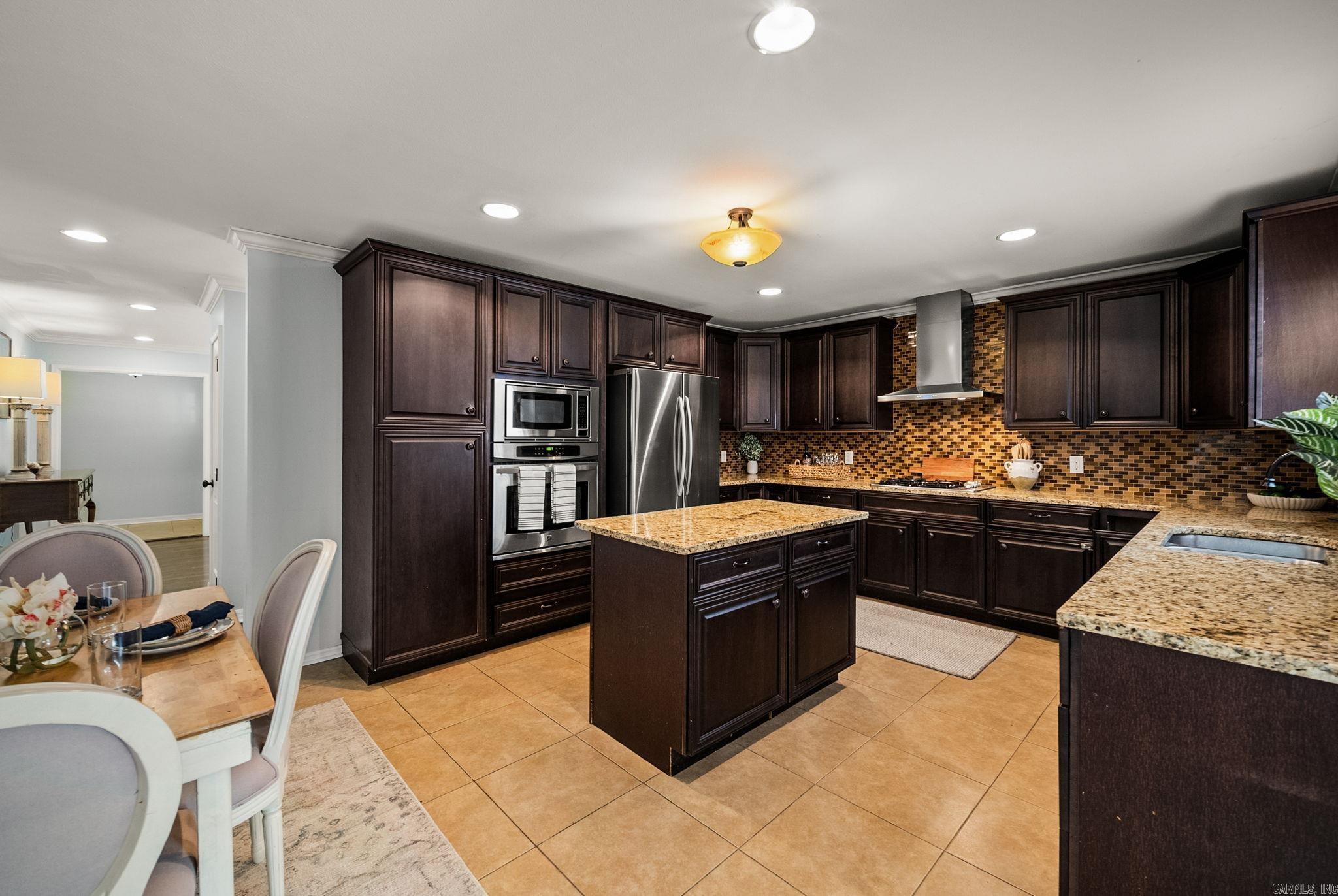 211 Colonial Court Property Photo 15