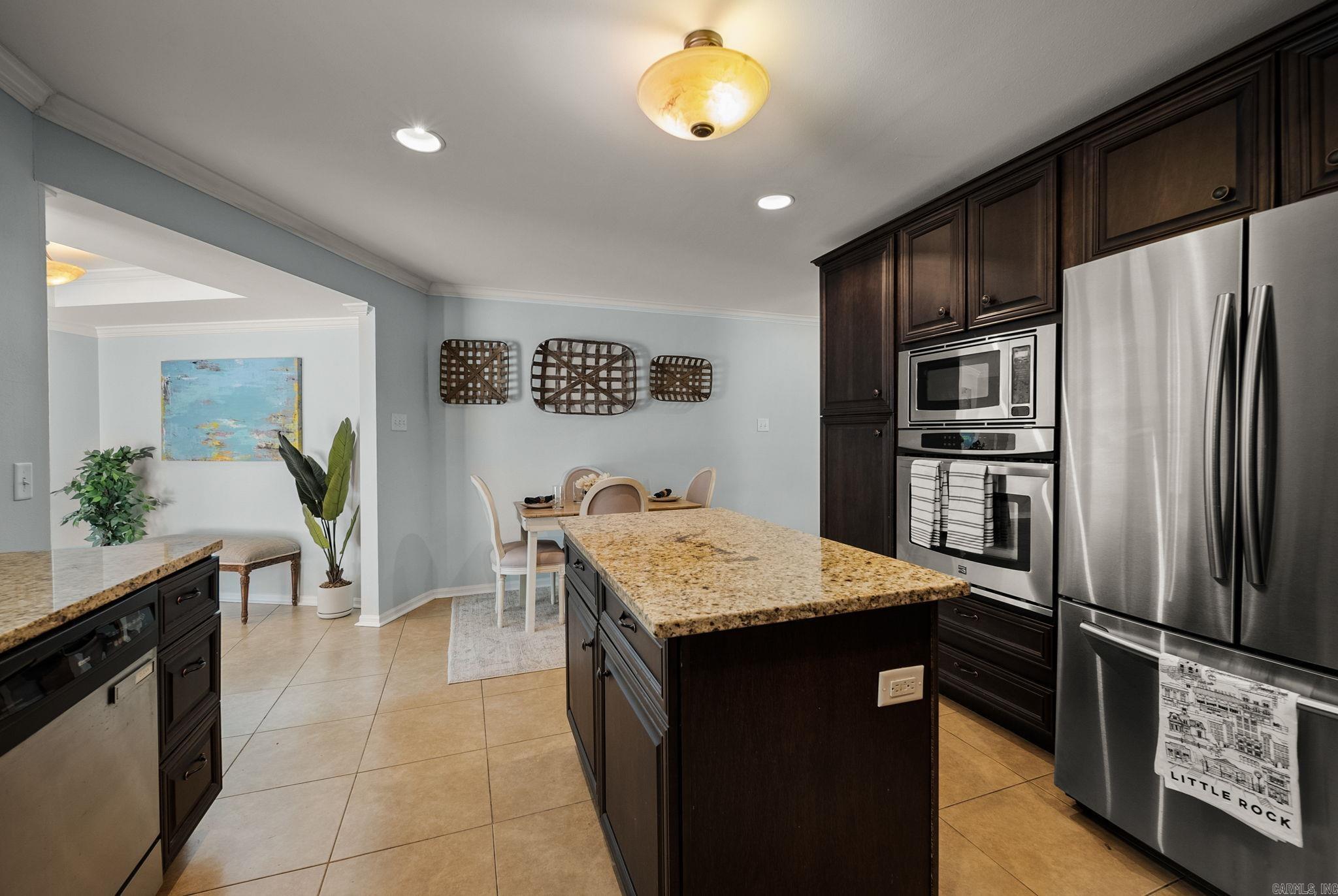 211 Colonial Court Property Photo 18