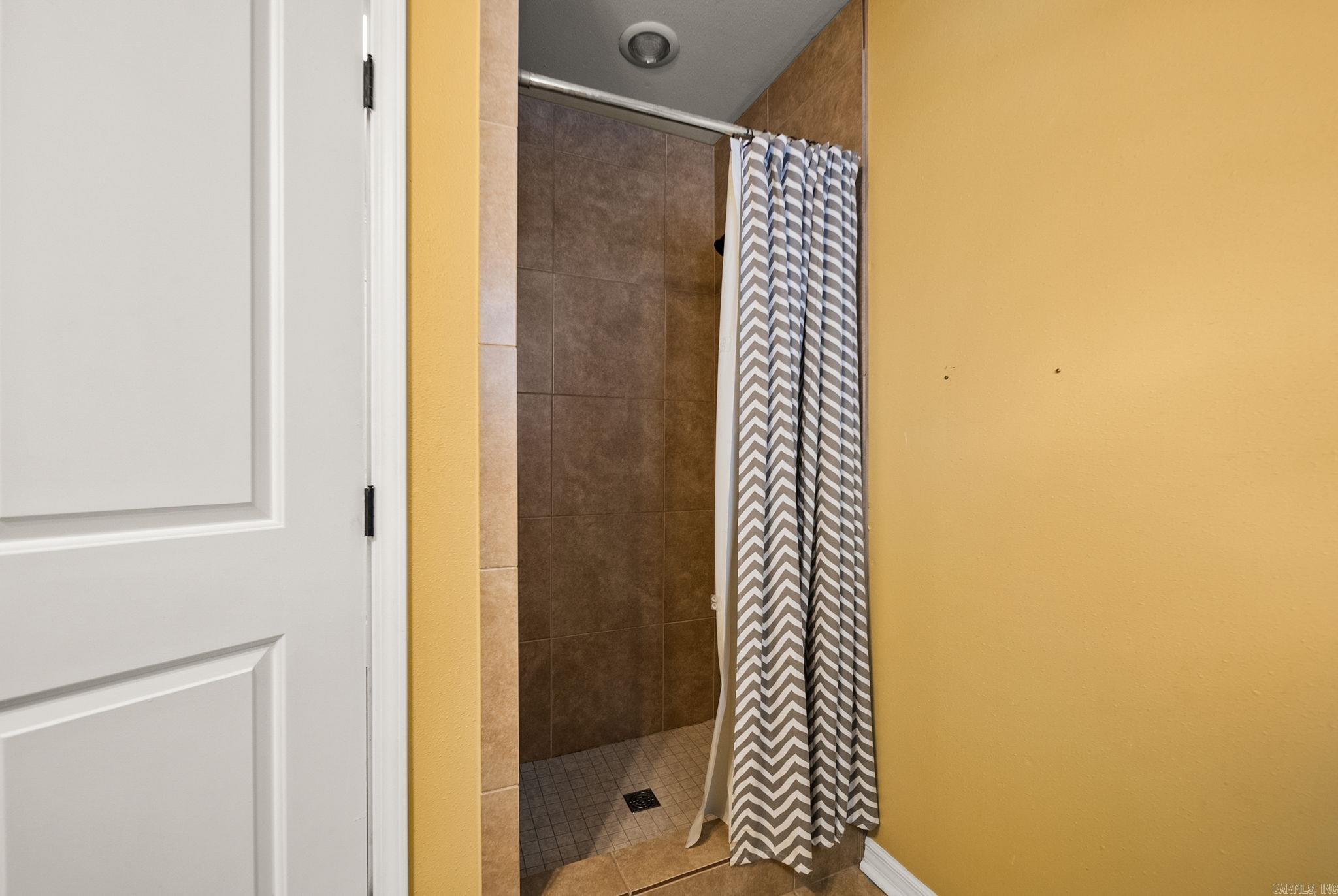 211 Colonial Court Property Photo 40