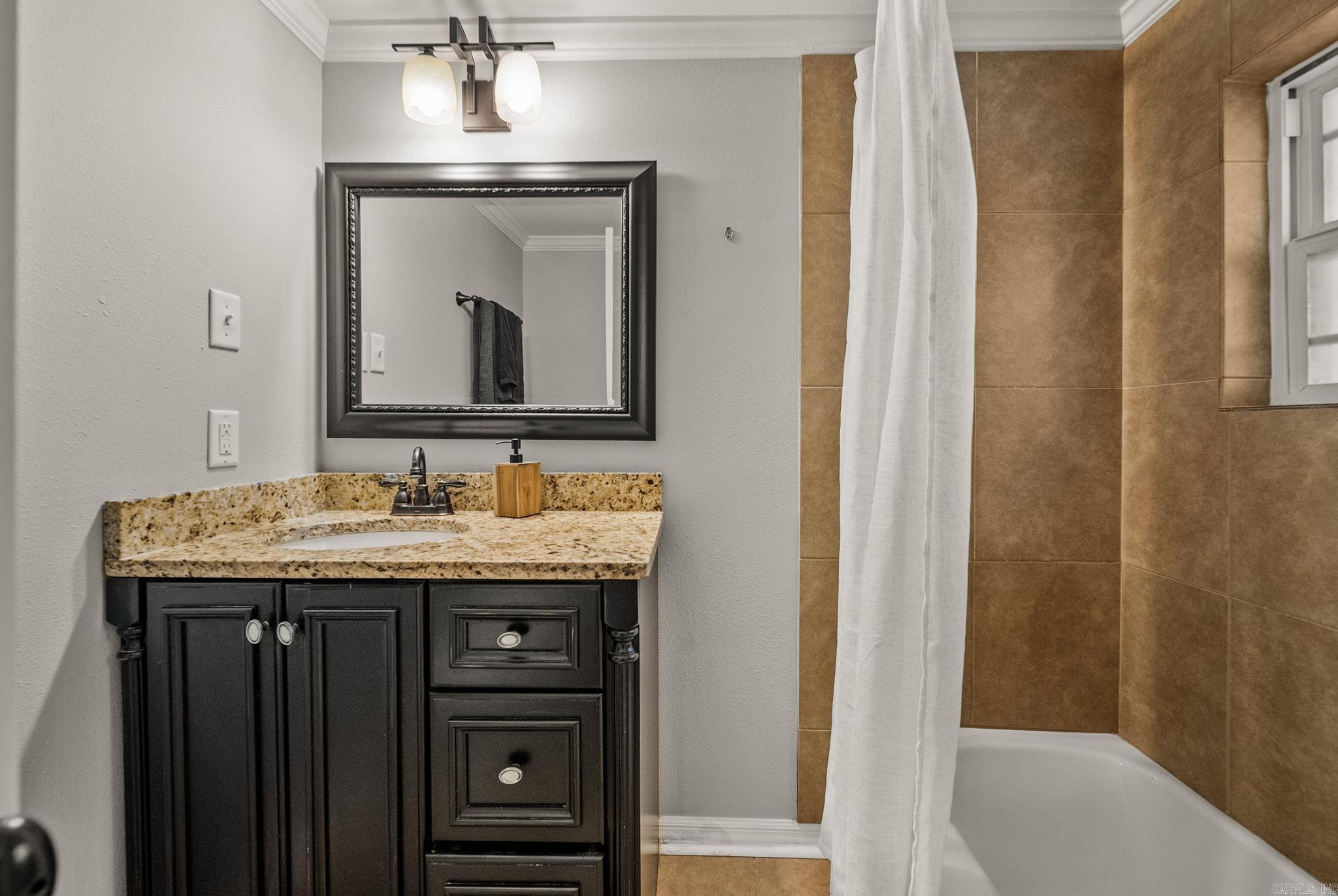 211 Colonial Court Property Photo 43