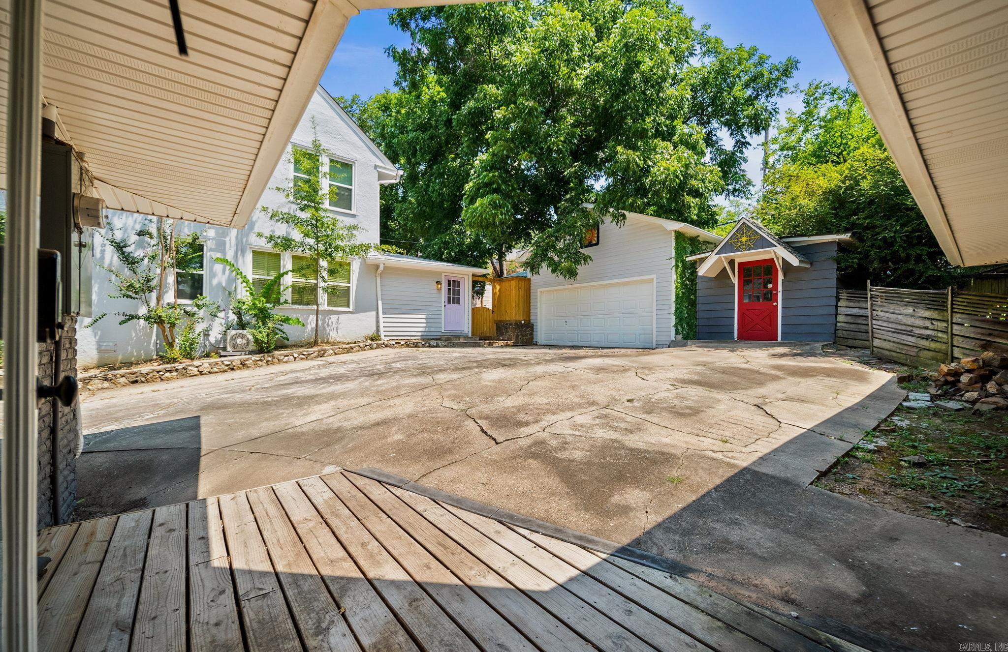 211 Colonial Court Property Photo 45