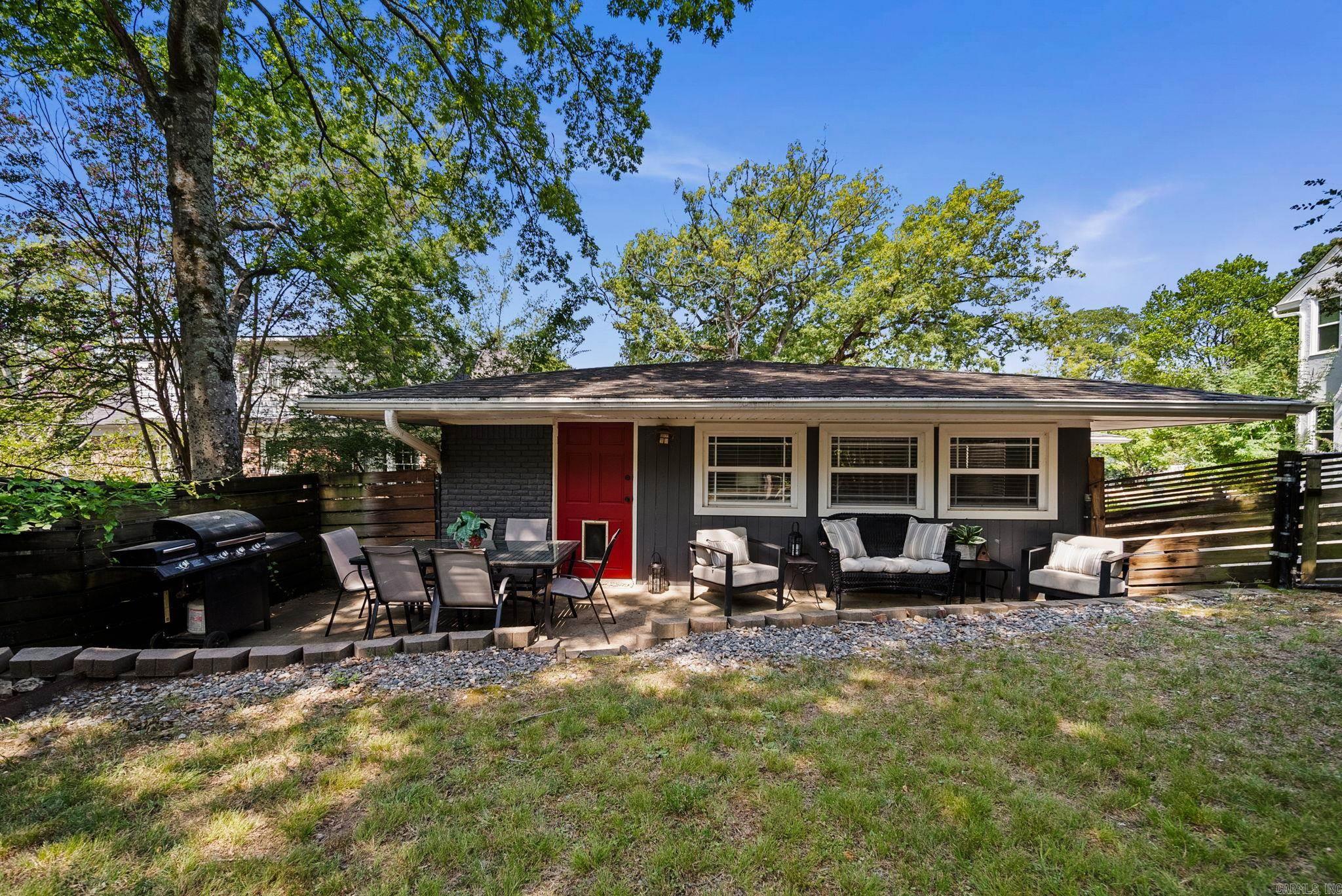 211 Colonial Court Property Photo 47