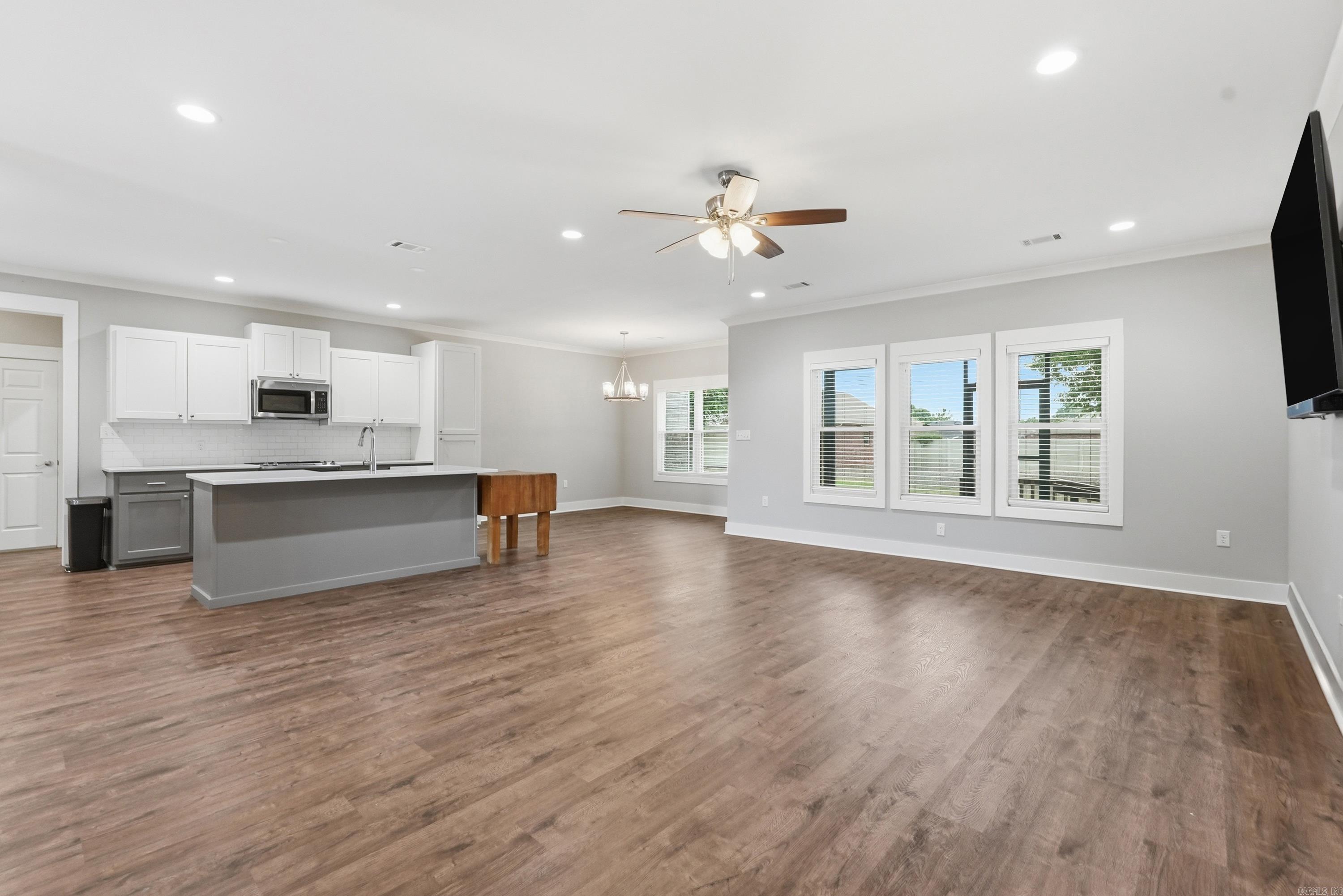 19 Sunset Boulevard Property Photo 6