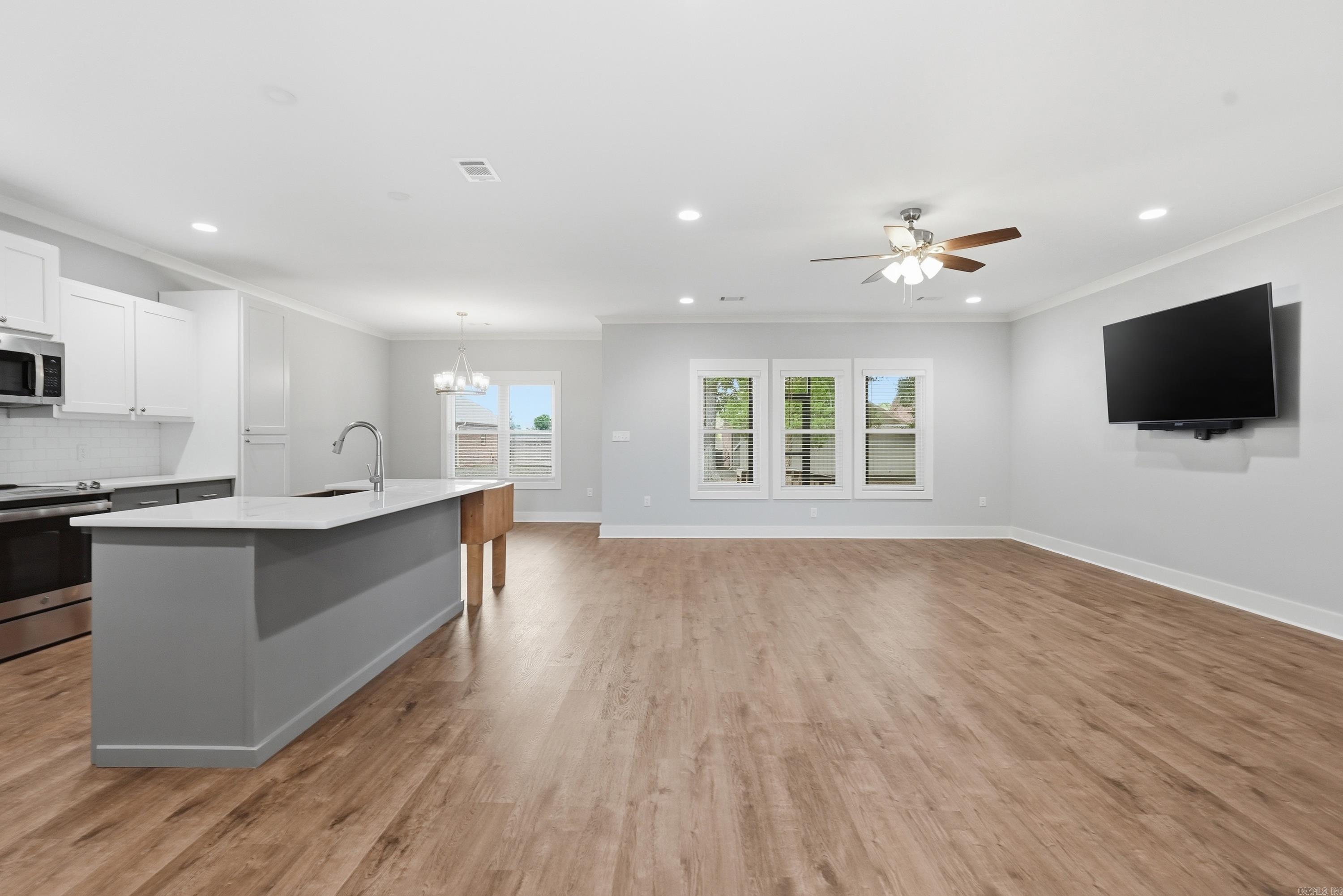 19 Sunset Boulevard Property Photo 7