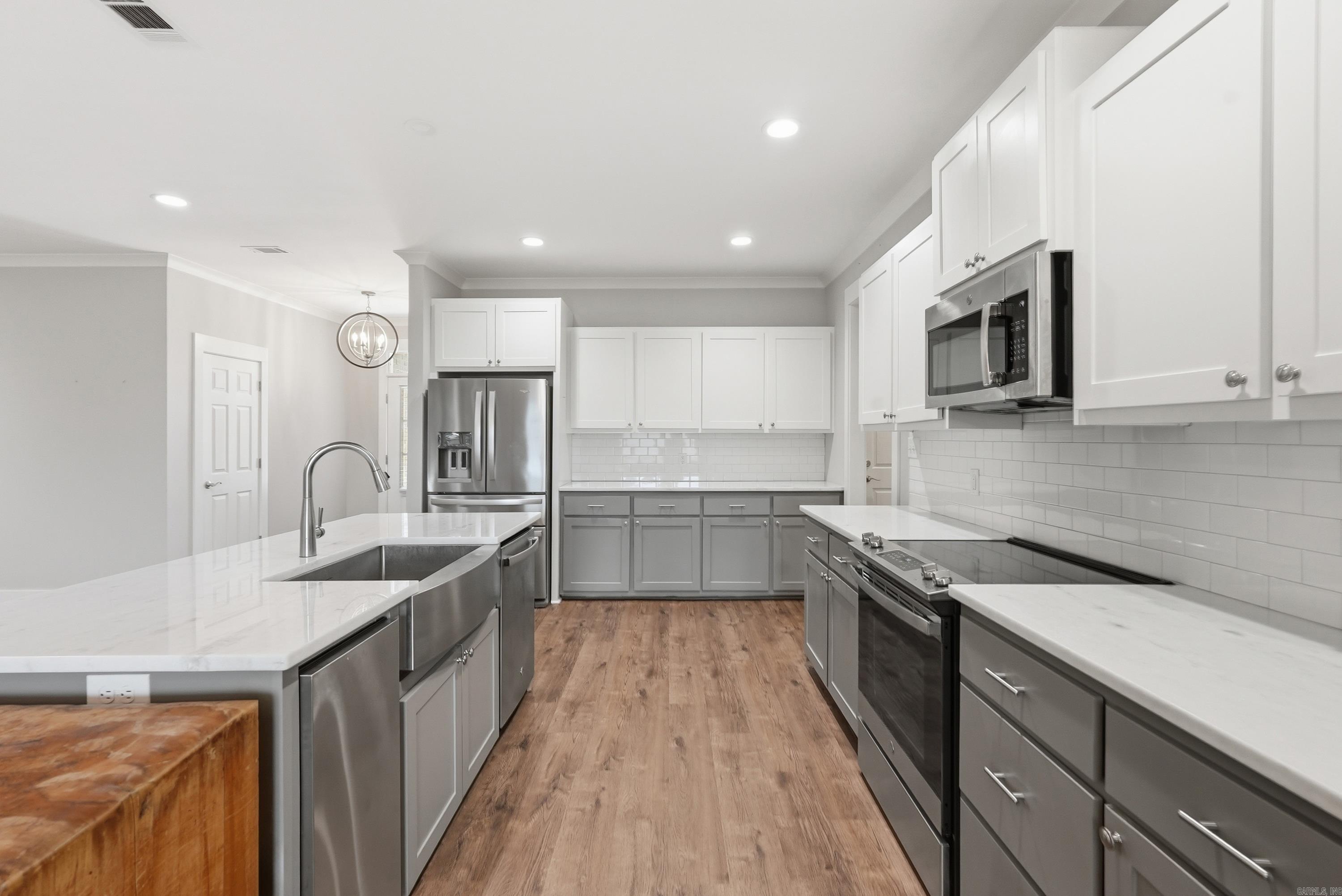19 Sunset Boulevard Property Photo 8