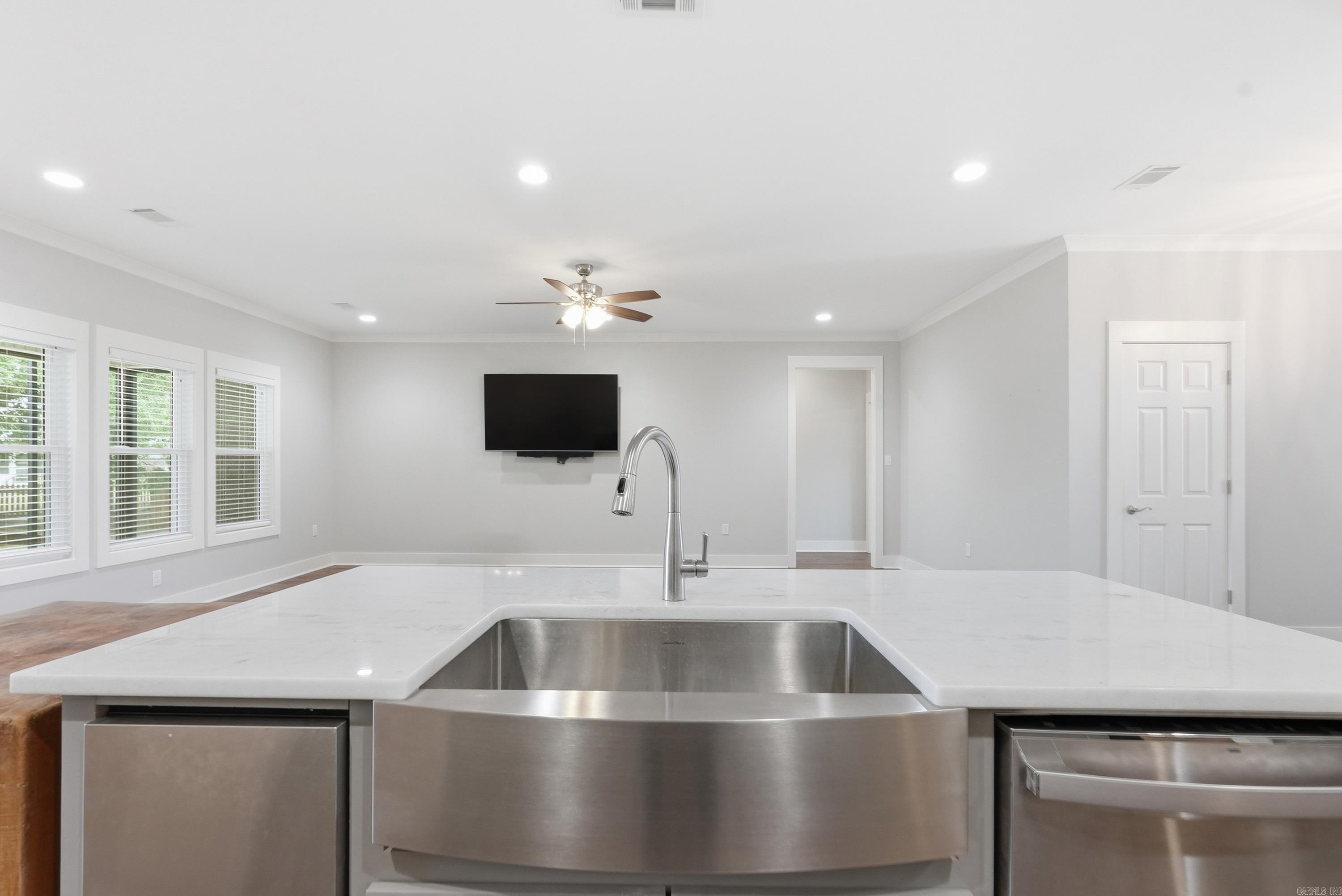 19 Sunset Boulevard Property Photo 11