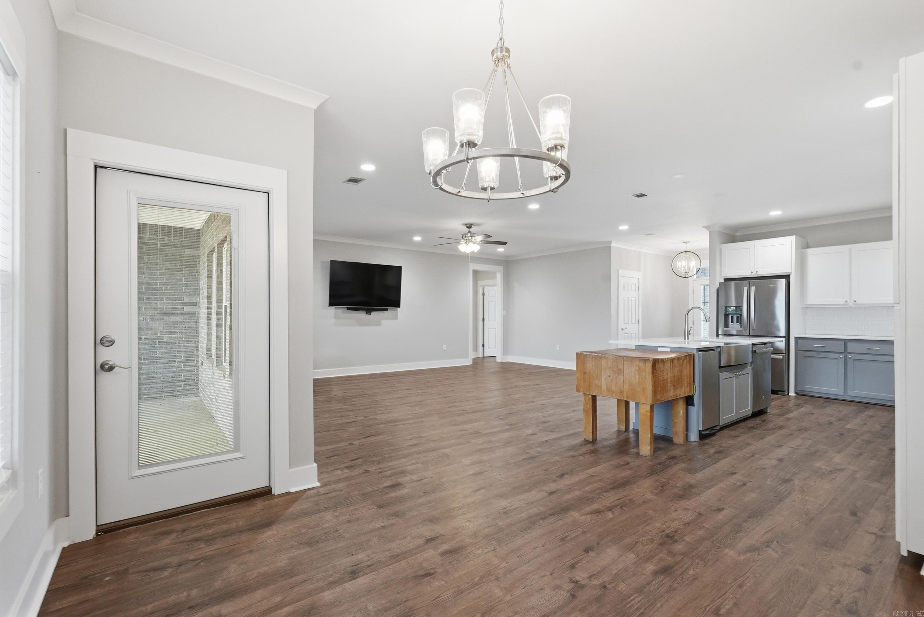 19 Sunset Boulevard Property Photo 12