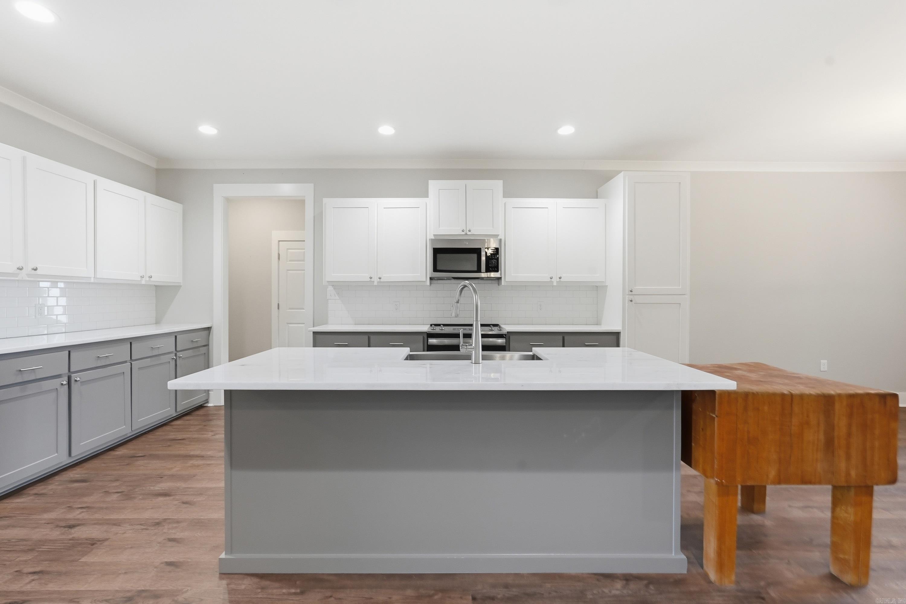 19 Sunset Boulevard Property Photo 13