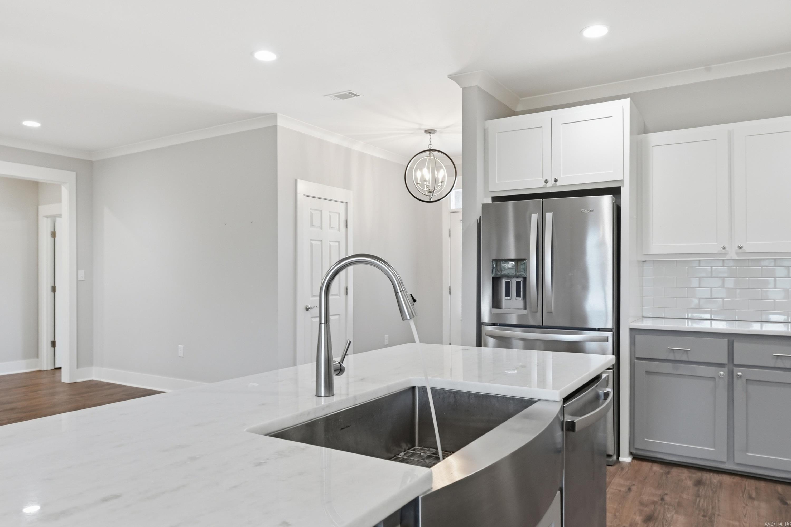 19 Sunset Boulevard Property Photo 14