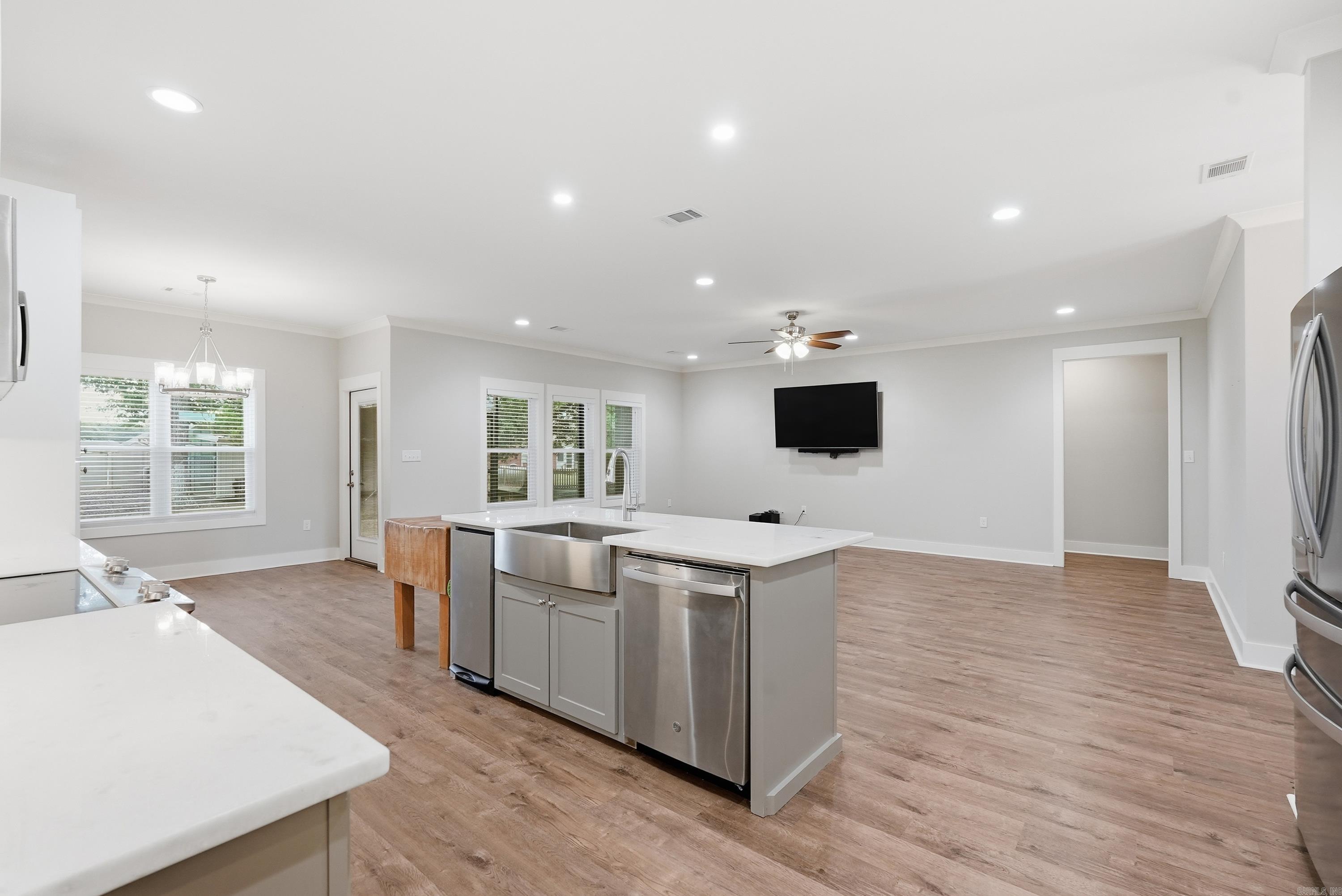 19 Sunset Boulevard Property Photo 15