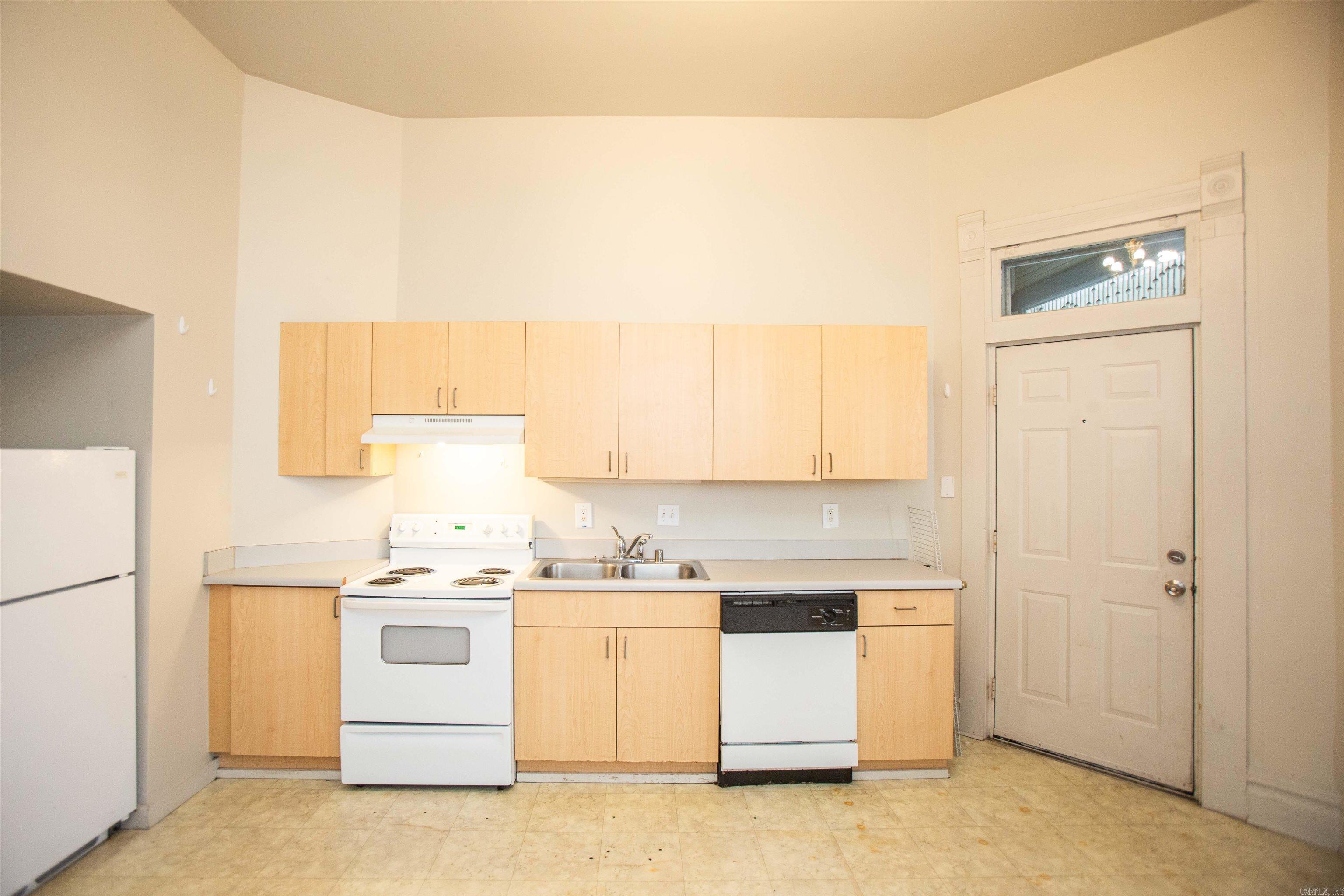 117 W 15th Street A Property Photo 7