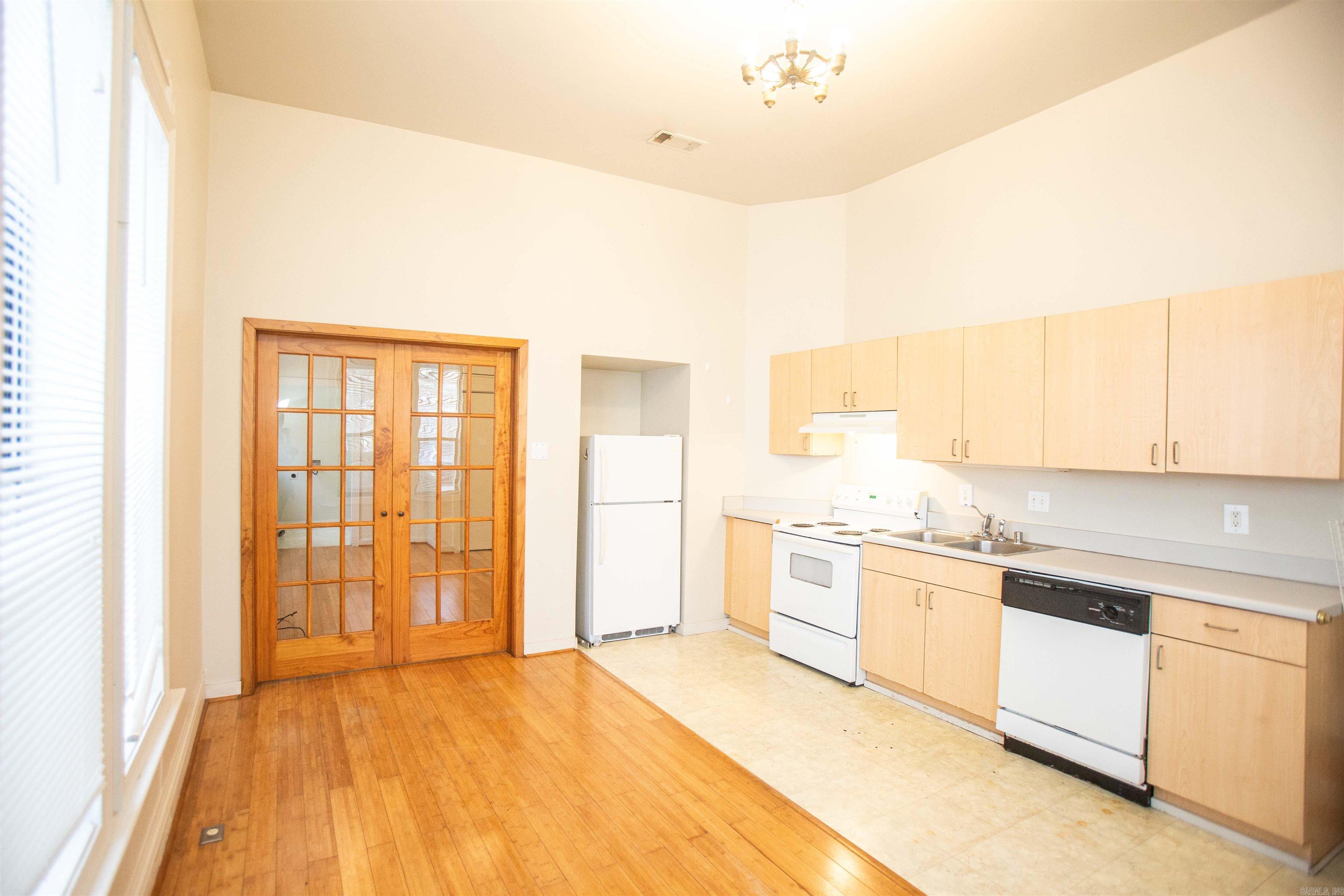 117 W 15th Street A Property Photo 8