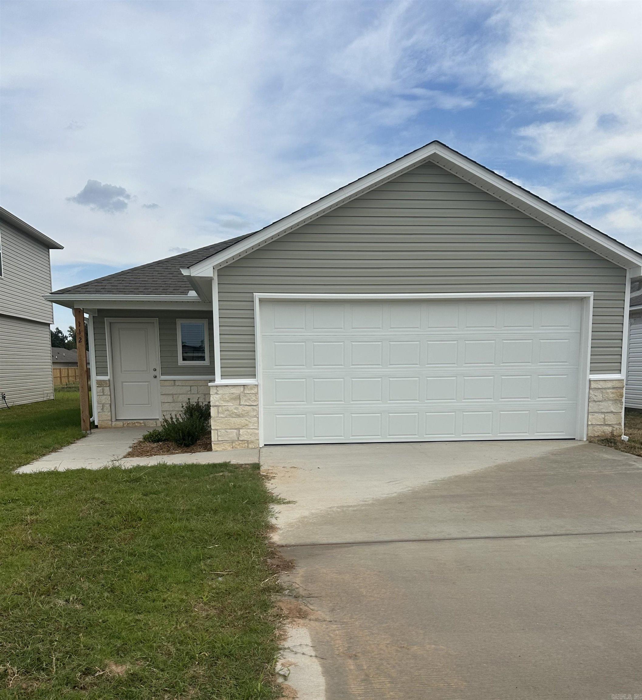 112 Lucy Lane Property Photo 1