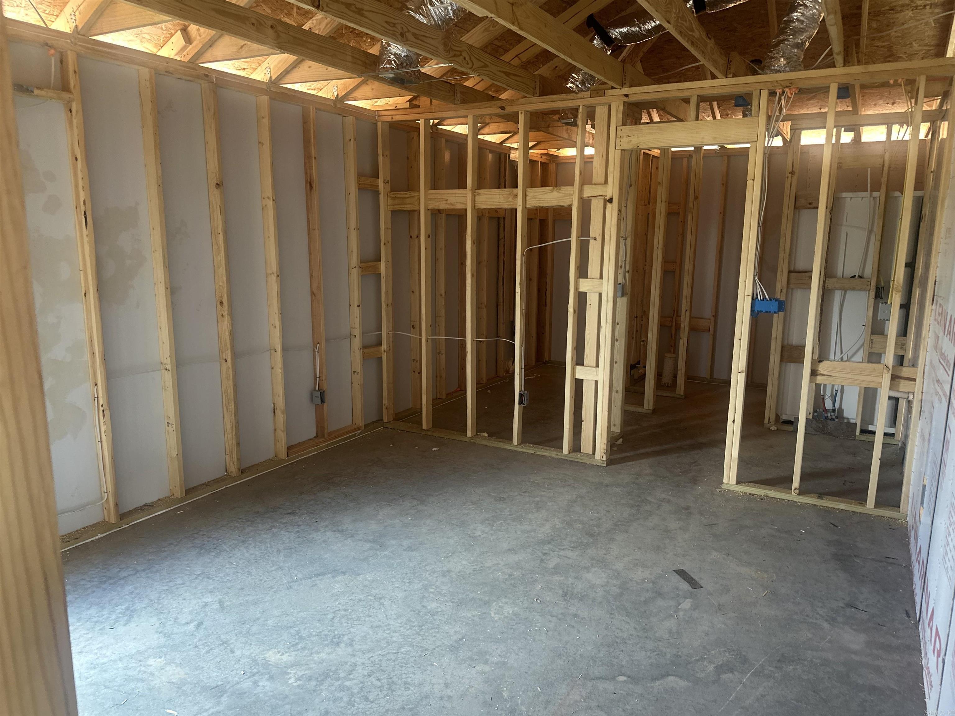 112 Lucy Lane Property Photo 4
