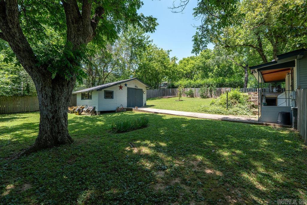 110 N Broadway Property Photo 15