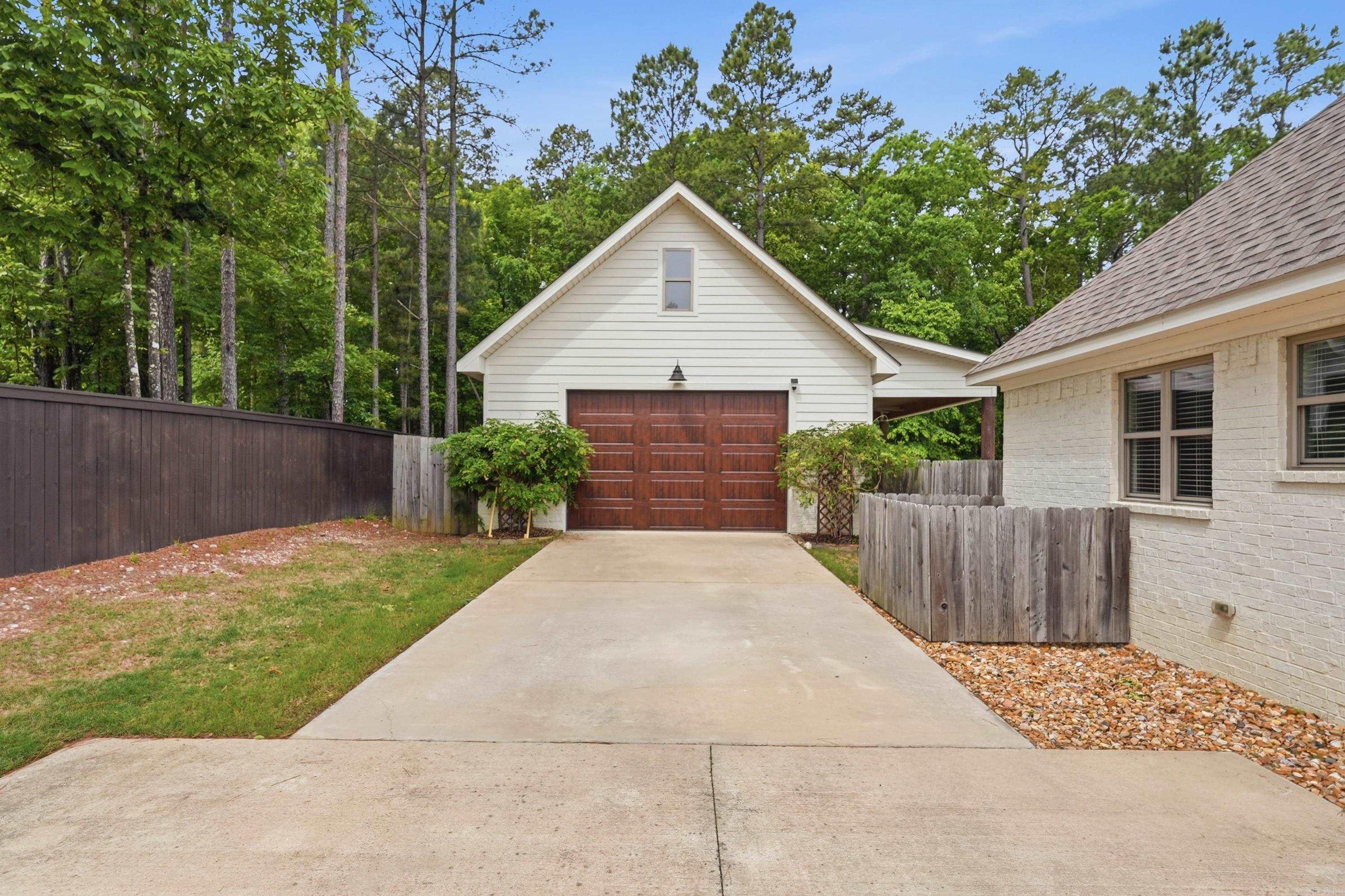 5048 Westridge Cir Property Photo 4