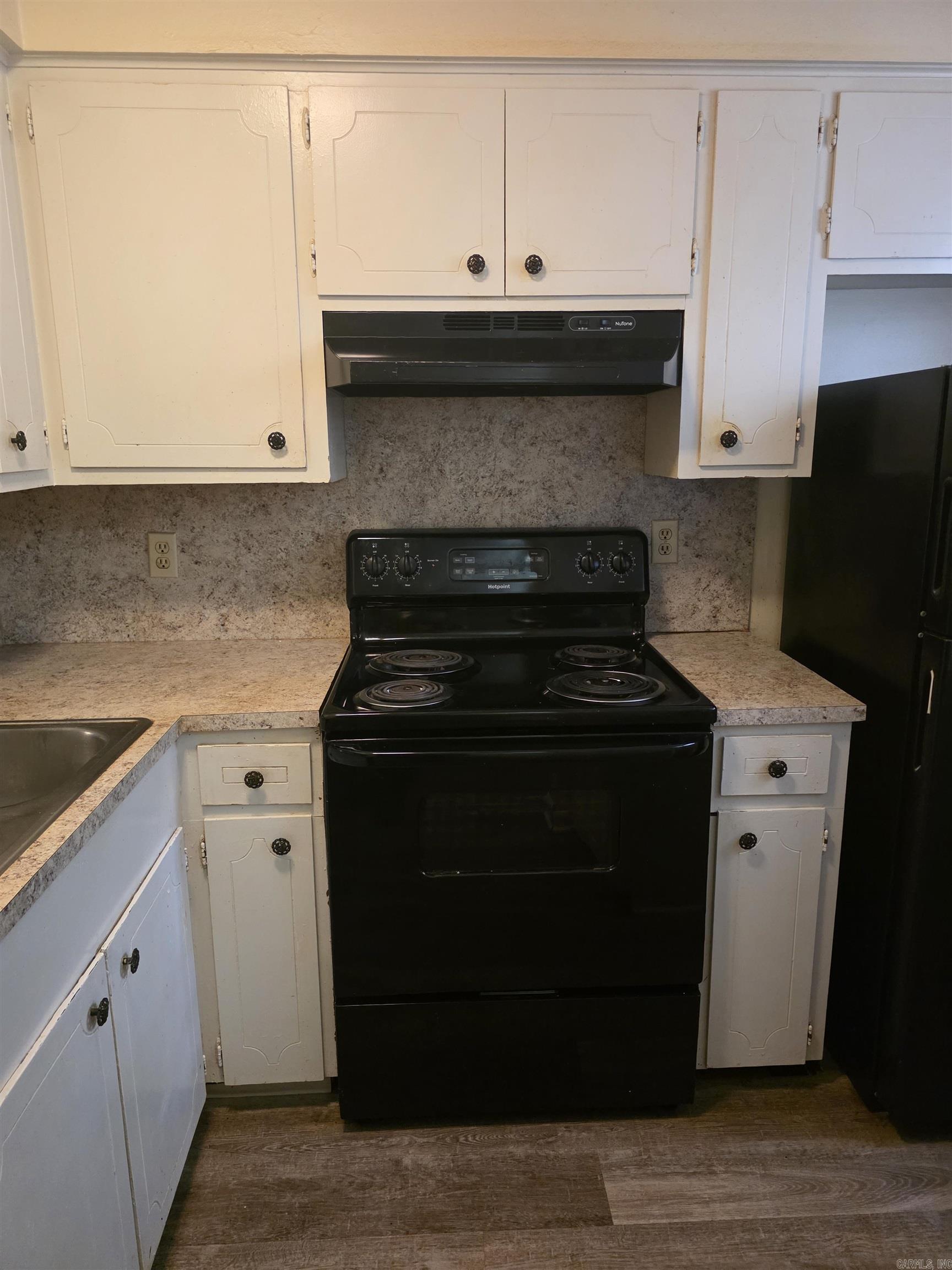 1920 Kavanaugh Boulevard 5 Property Photo 6
