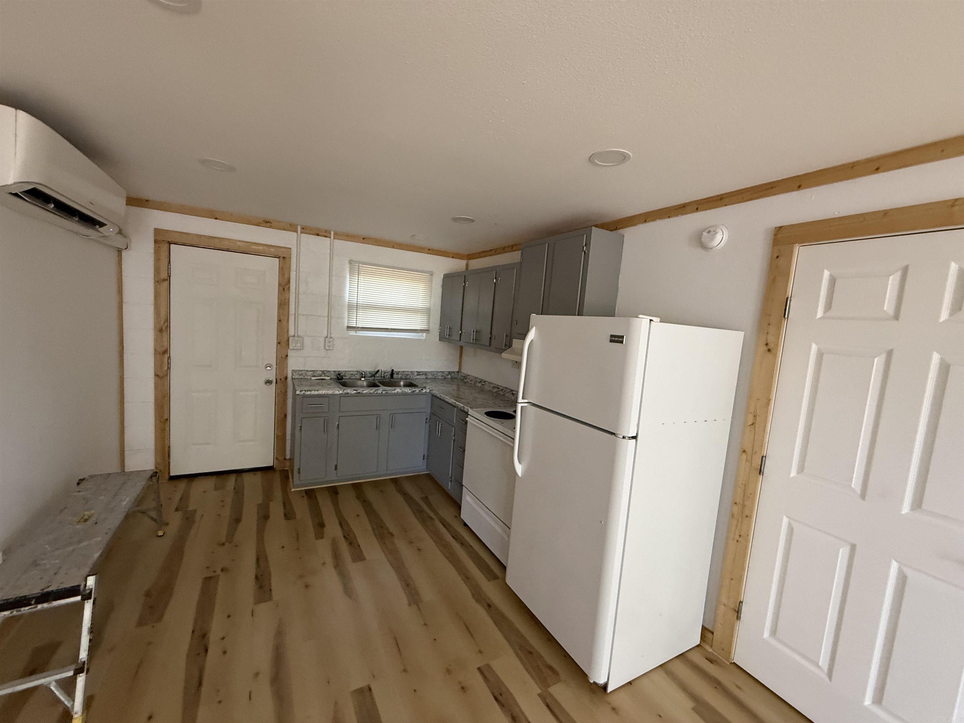 411 N Center Street Property Photo 8