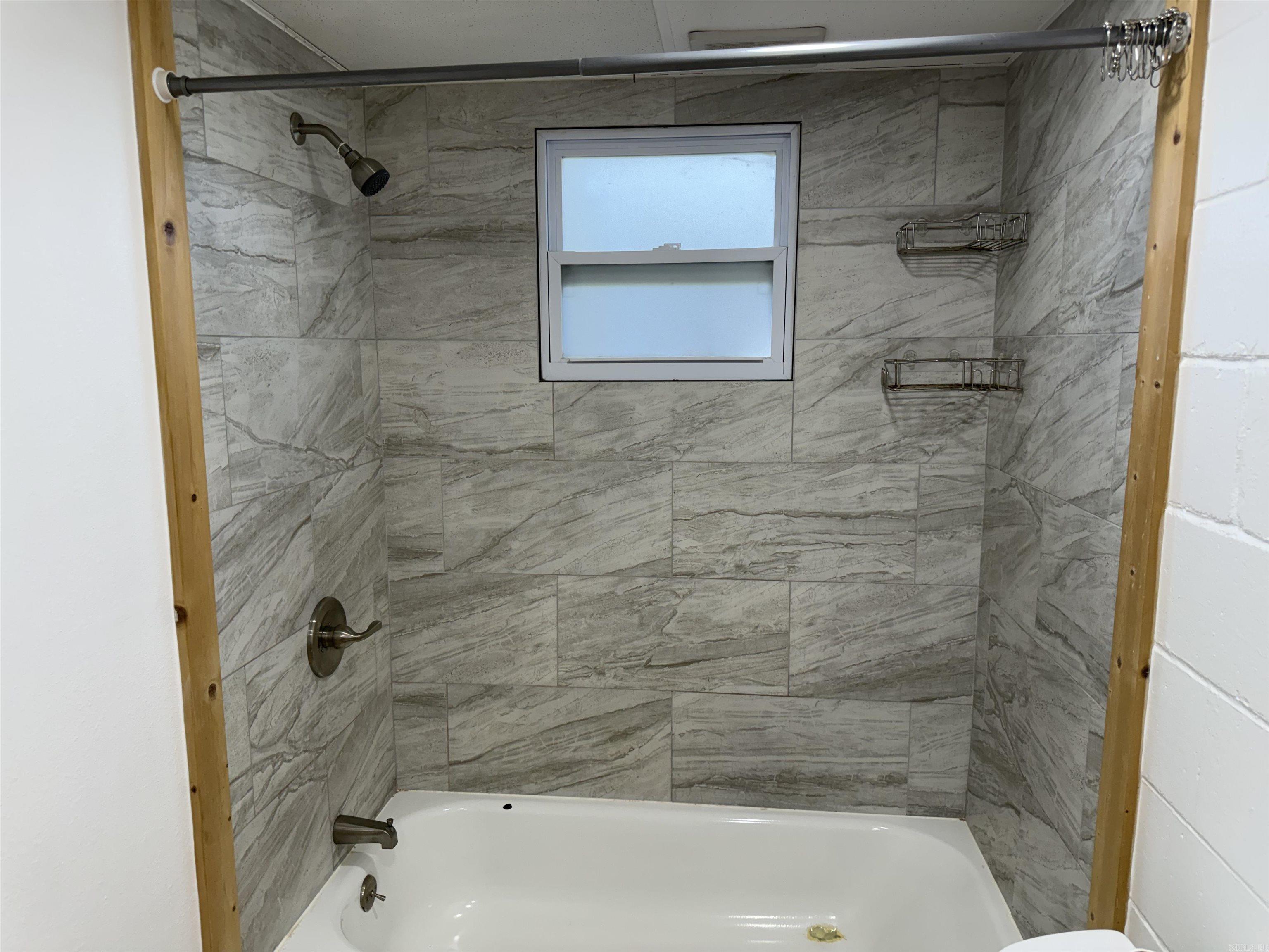 411 N Center Street Property Photo 11