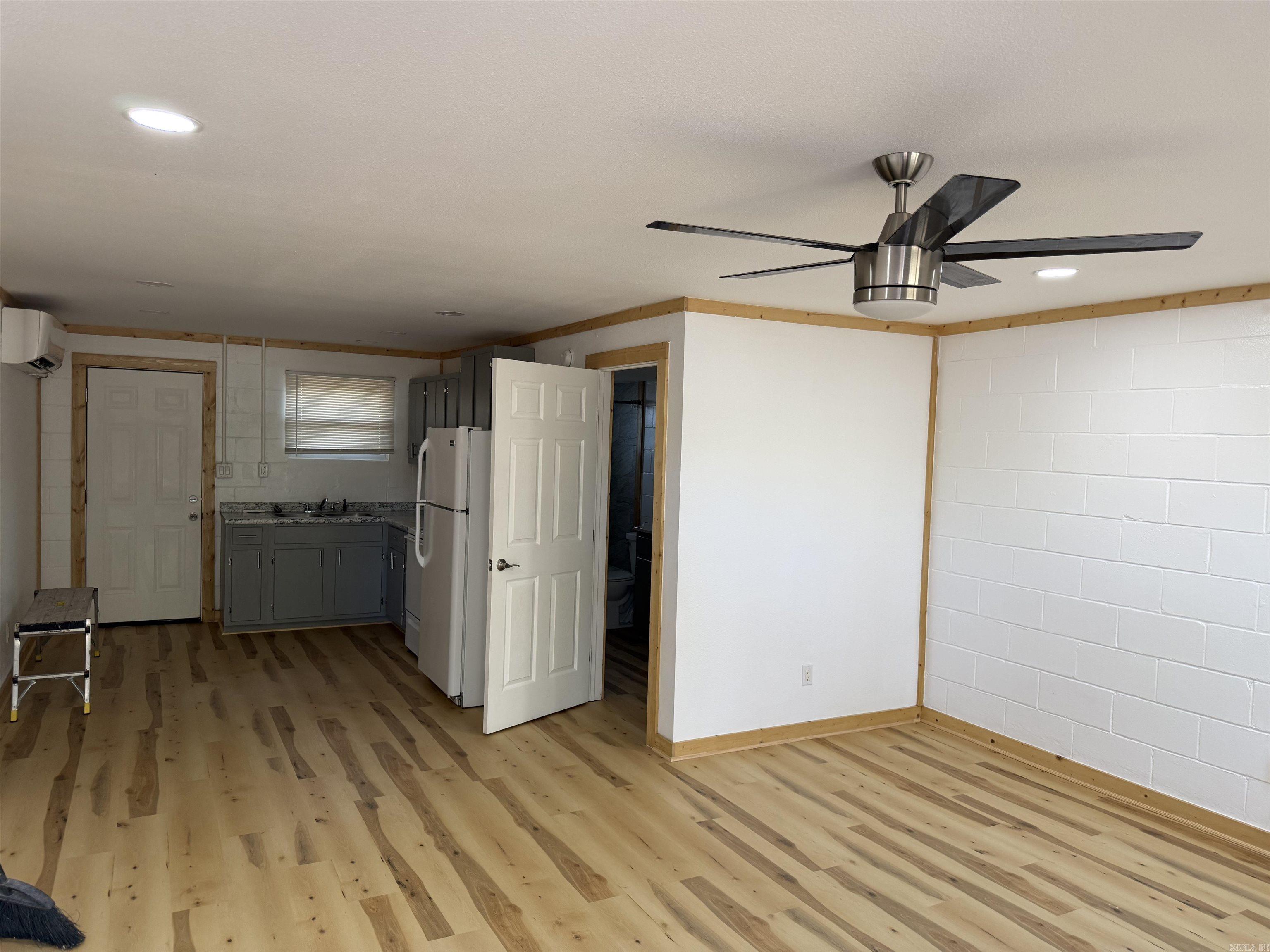 411 N Center Street Property Photo 14