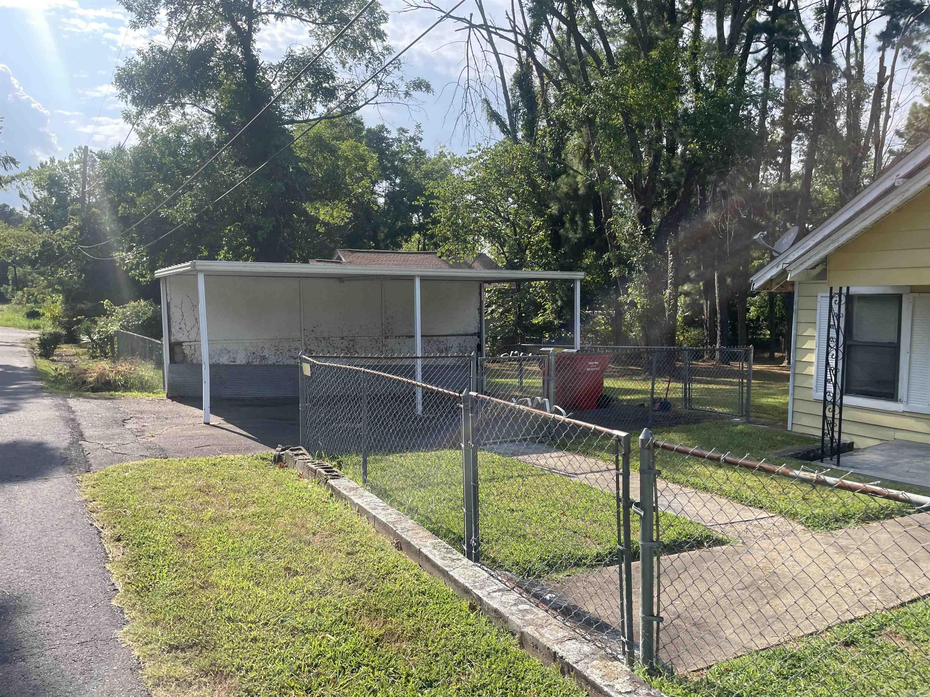 606 W Bennett Street Property Photo 5
