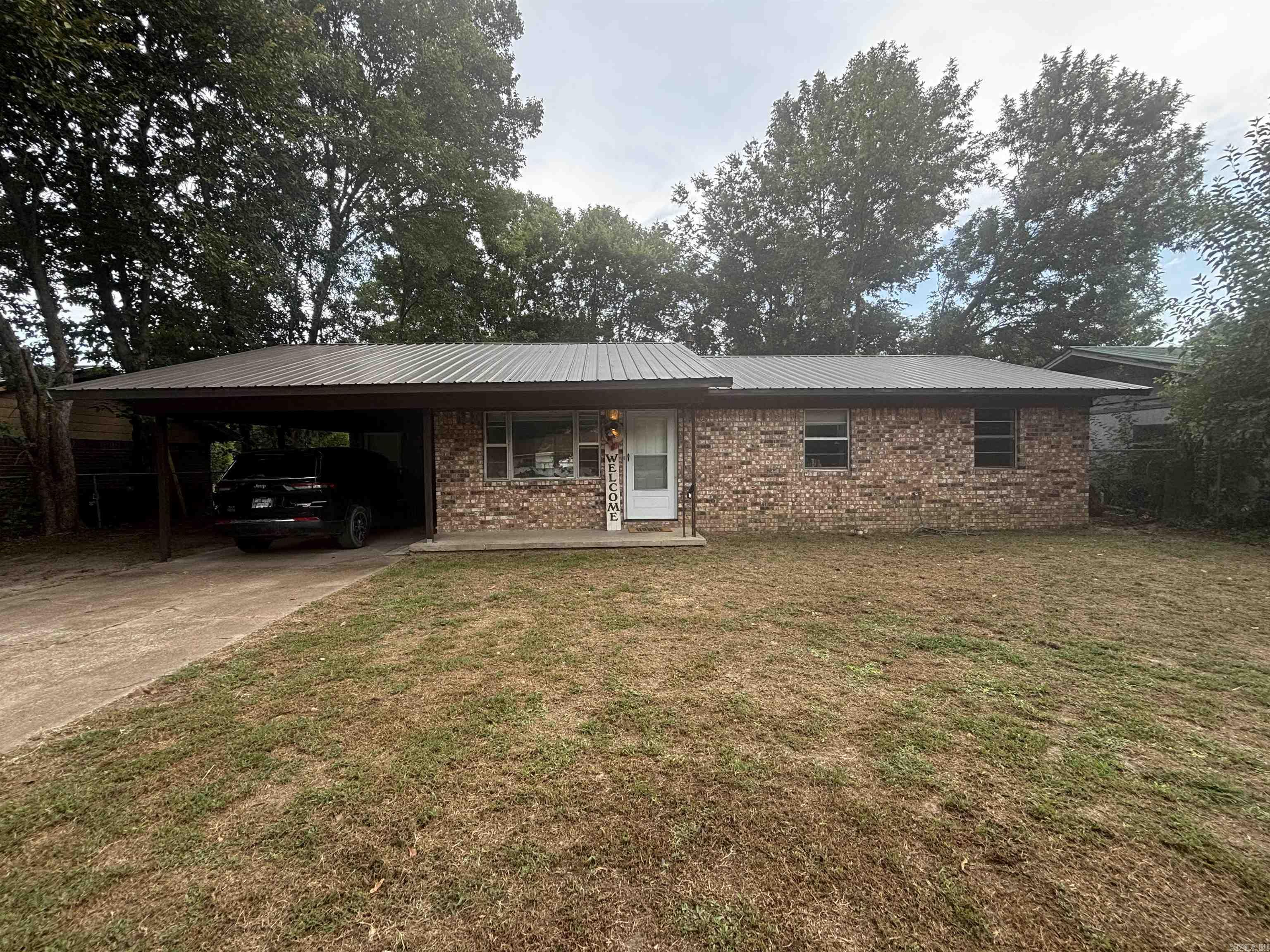 404 Logan Street Property Photo 2