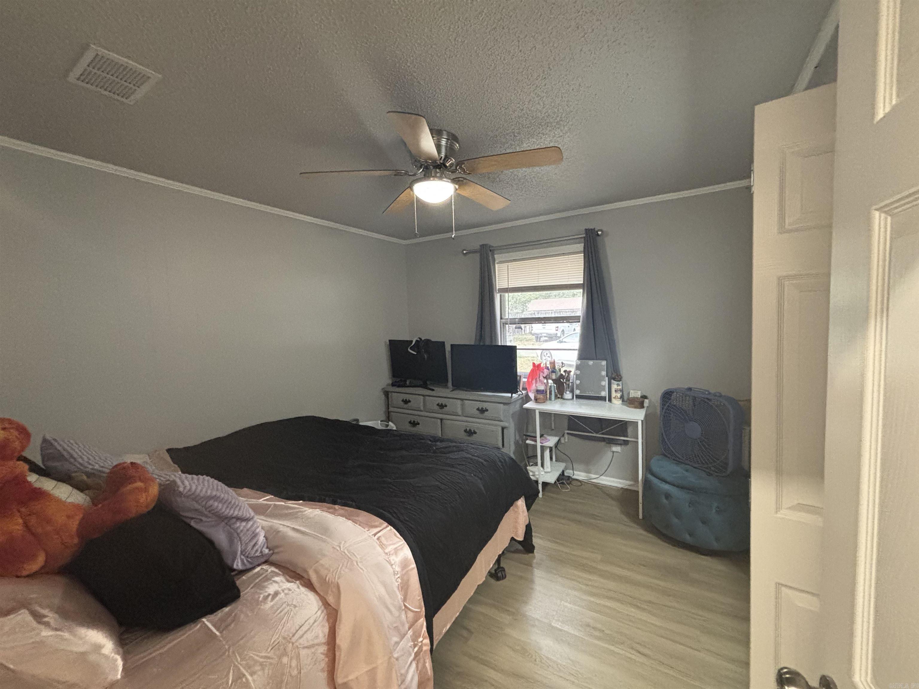 404 Logan Street Property Photo 11
