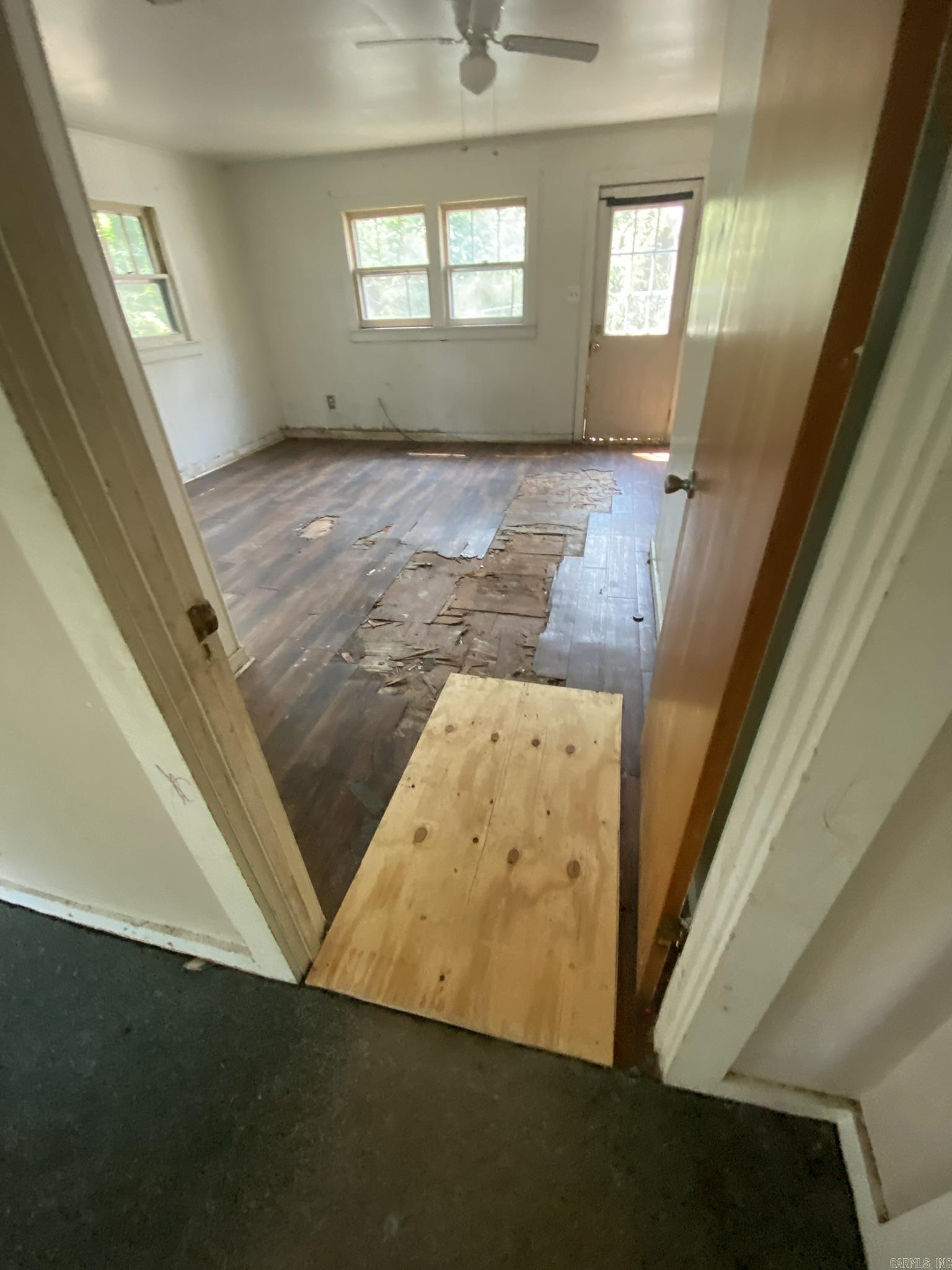 1007 E Sullenberger Avenue Property Photo 12