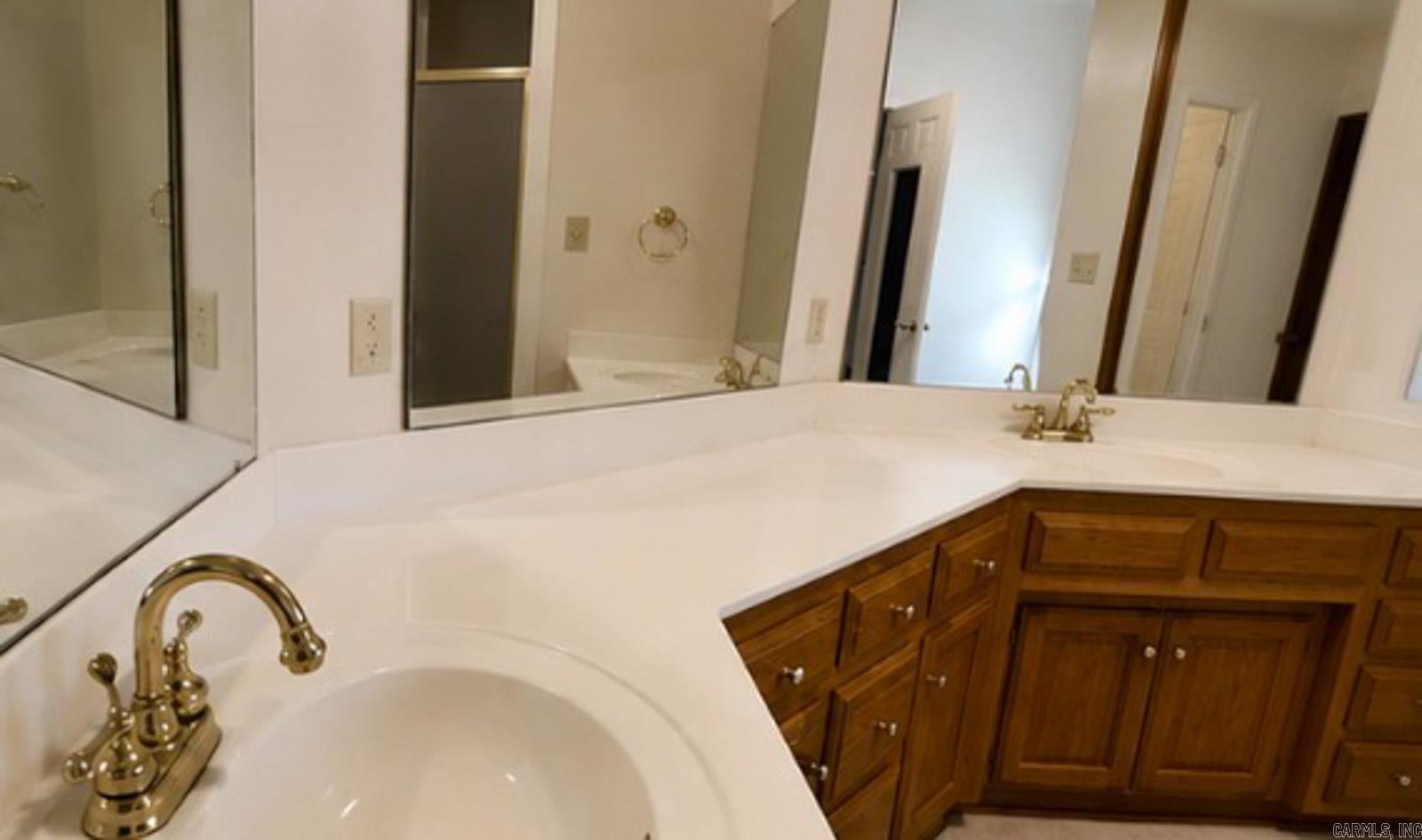 406 North Park Drive Property Photo 9