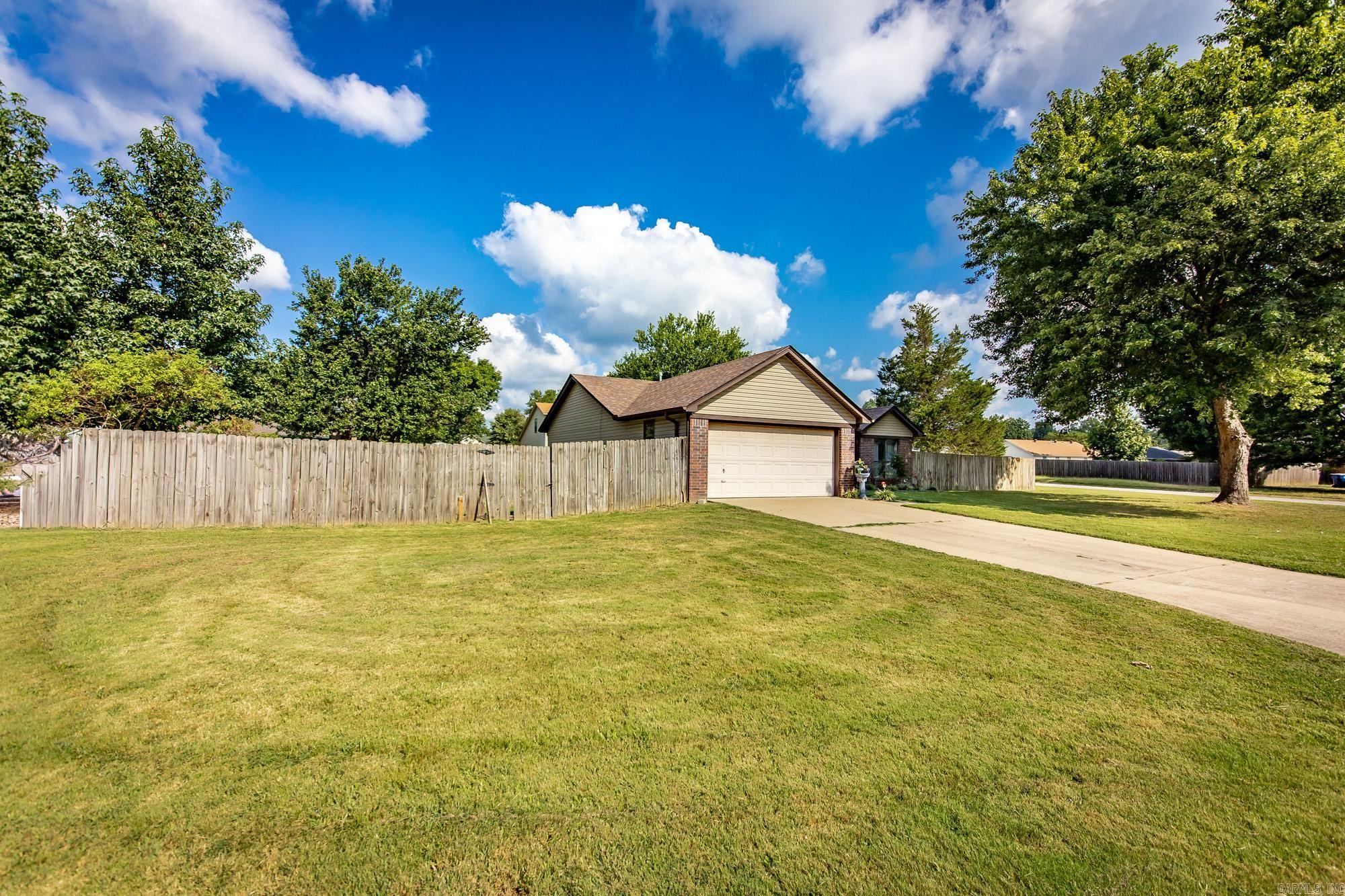 10 Fieldcrest Cv Property Photo 2