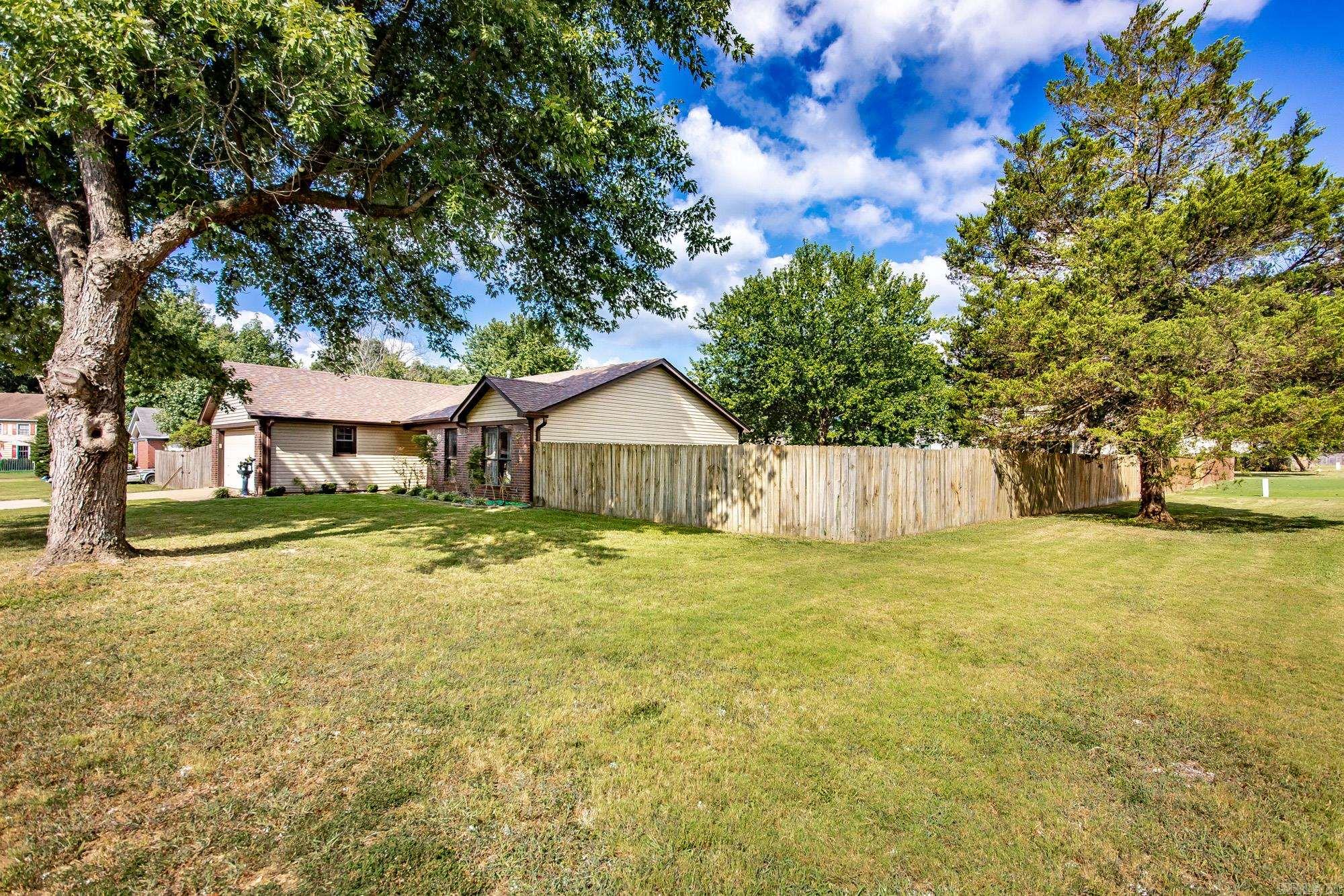 10 Fieldcrest Cv Property Photo 3