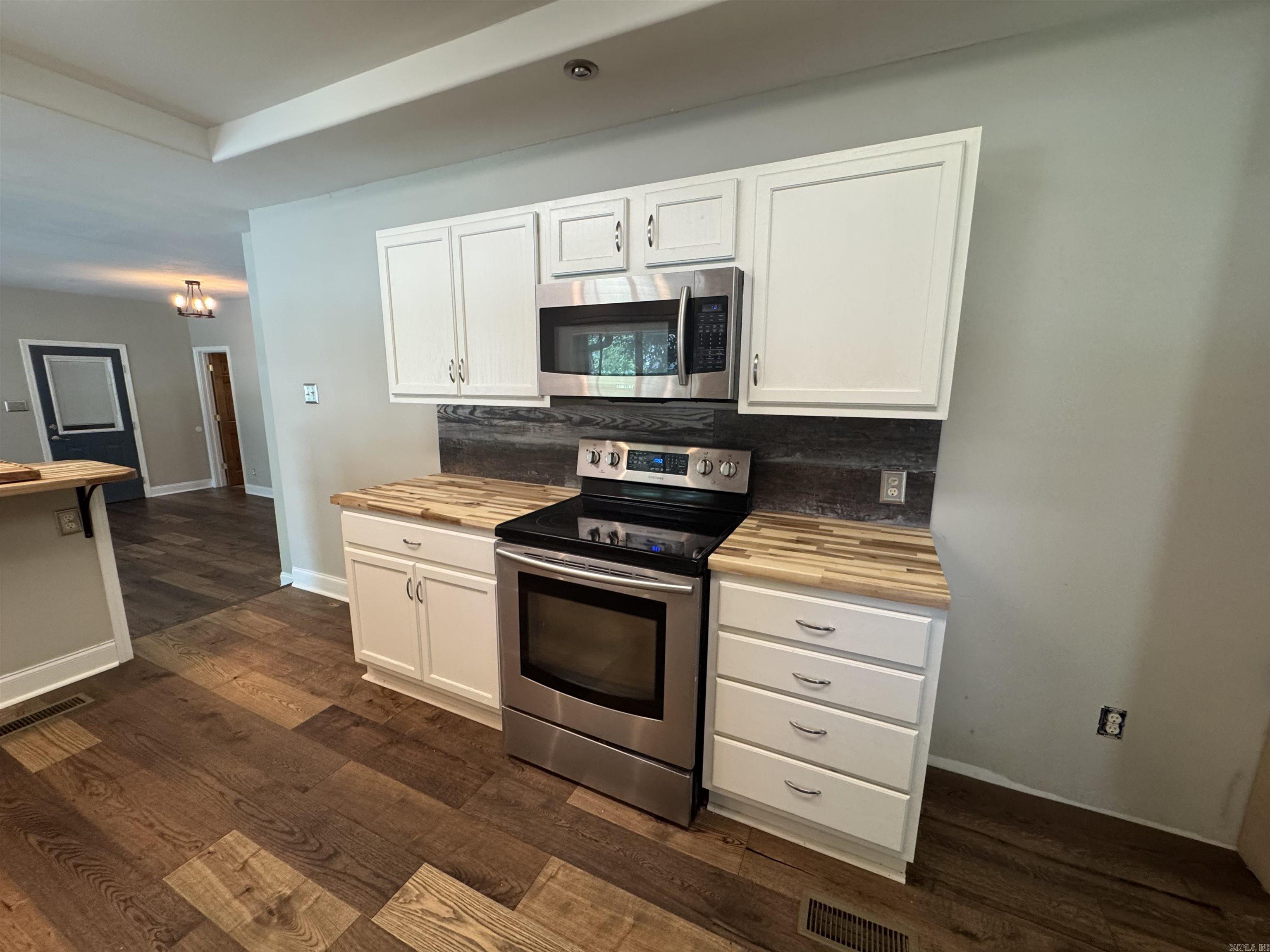 4410 Ridge Road Property Photo 9